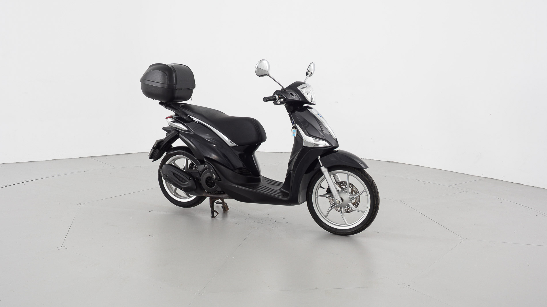 piaggio liberty nv 125CC 2022 negro 2