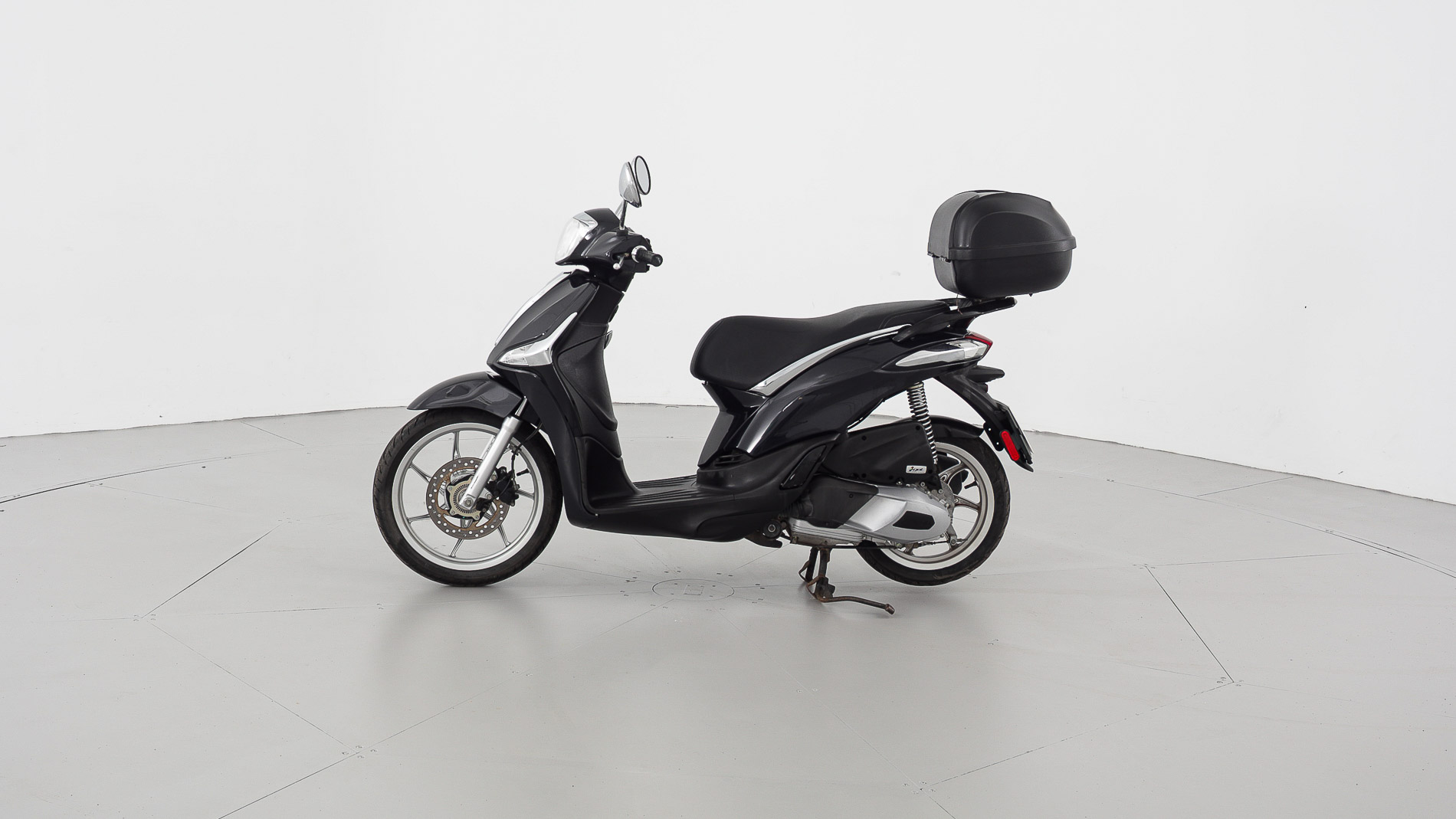 piaggio liberty nv 125CC 2022 negro 8