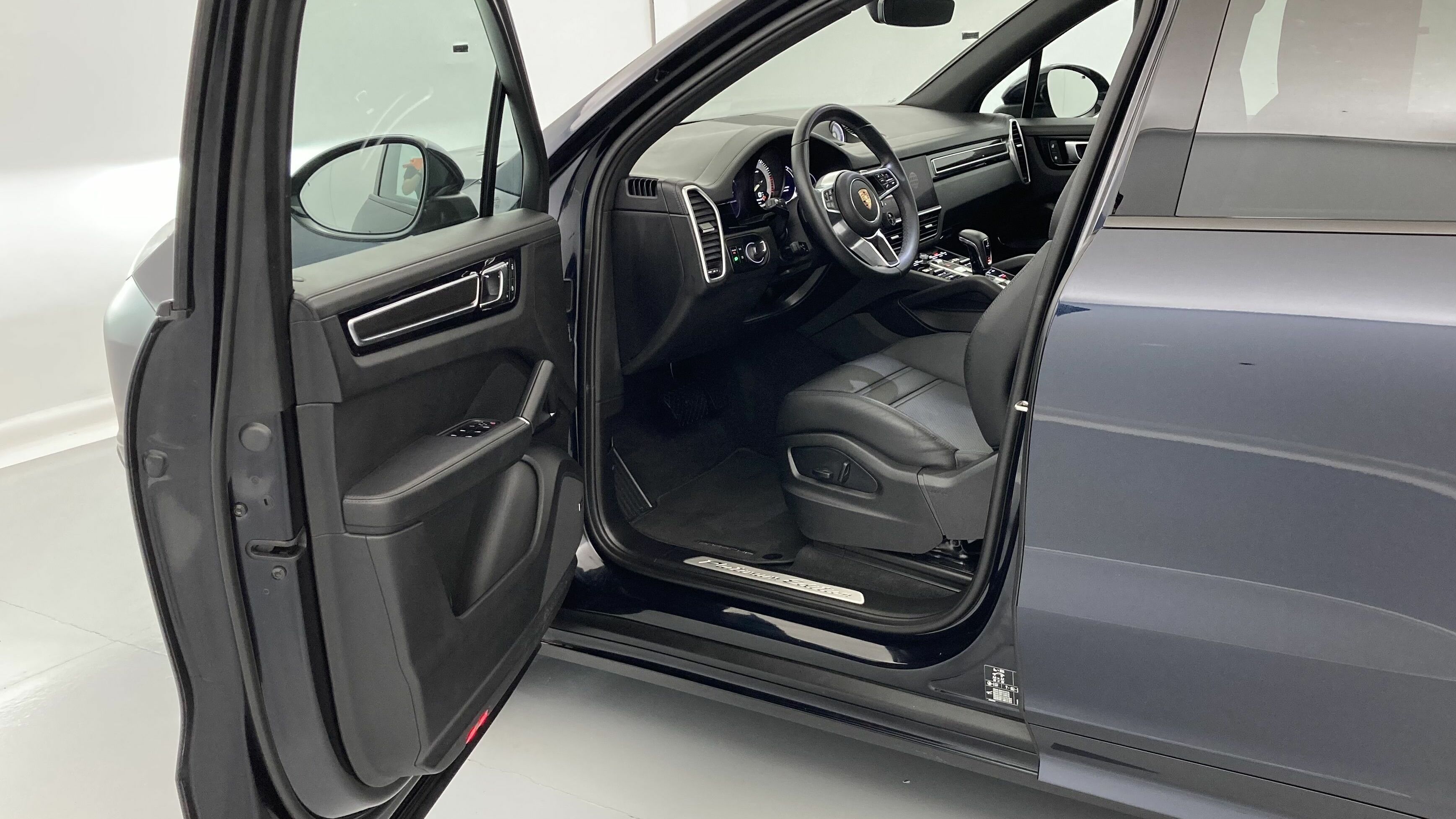 porsche cayenne platinum edition 3.0 E-HYBRID 462 TIPTRONIC 2023 azul moonlight metalizado 14