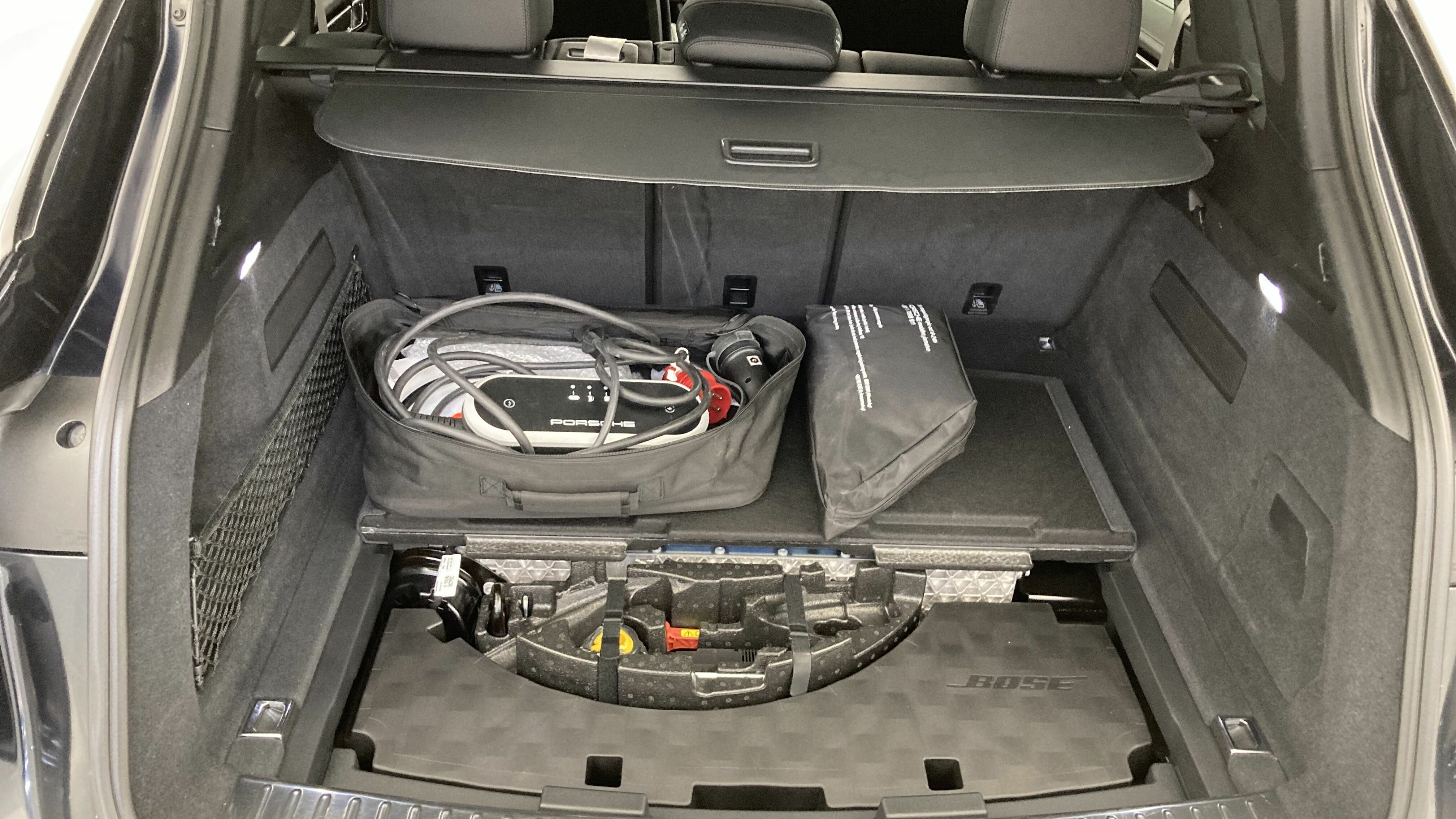 porsche cayenne platinum edition 3.0 E-HYBRID 462 TIPTRONIC 2023 azul moonlight metalizado 24