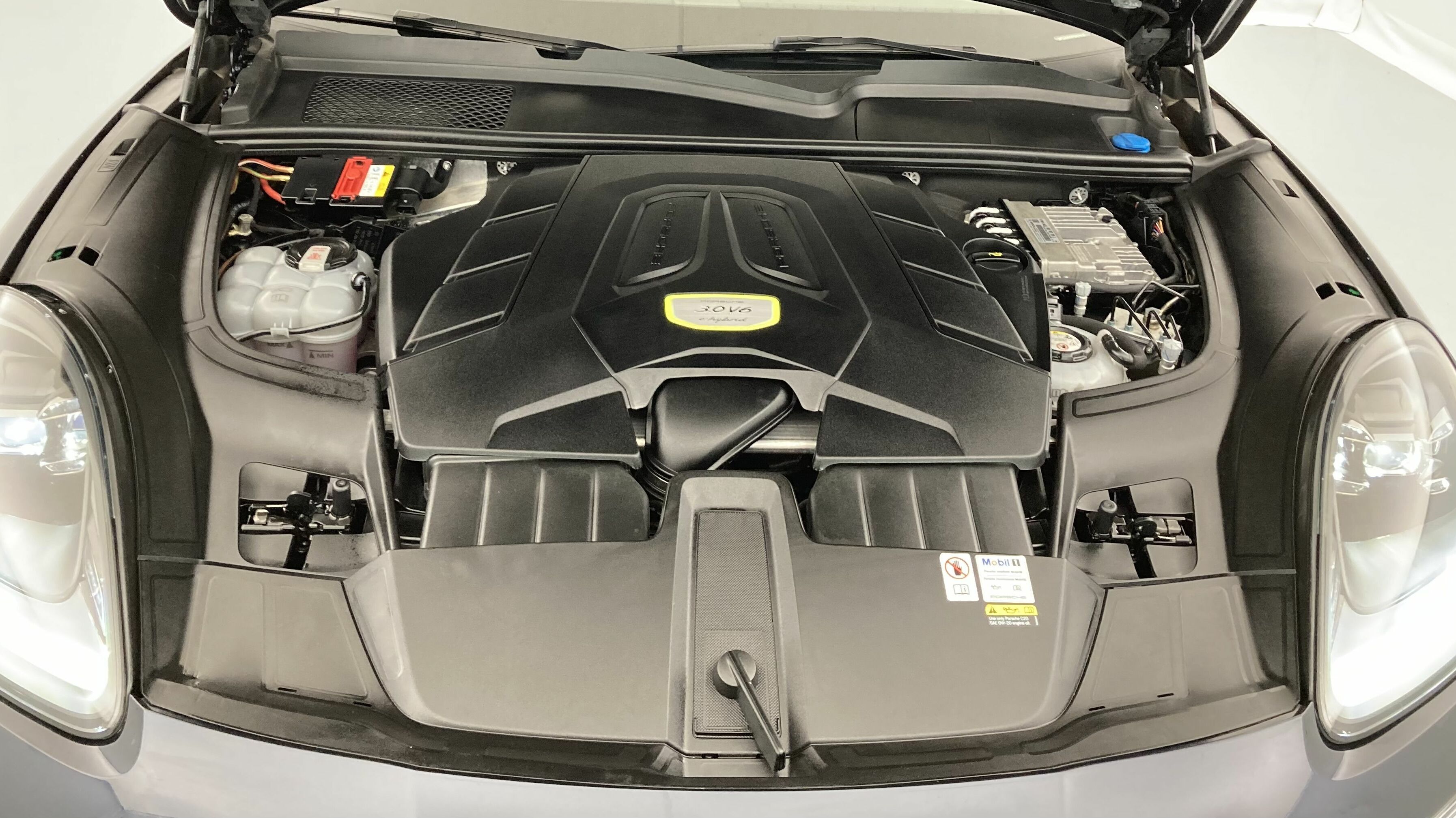 porsche cayenne platinum edition 3.0 E-HYBRID 462 TIPTRONIC 2023 azul moonlight metalizado 26