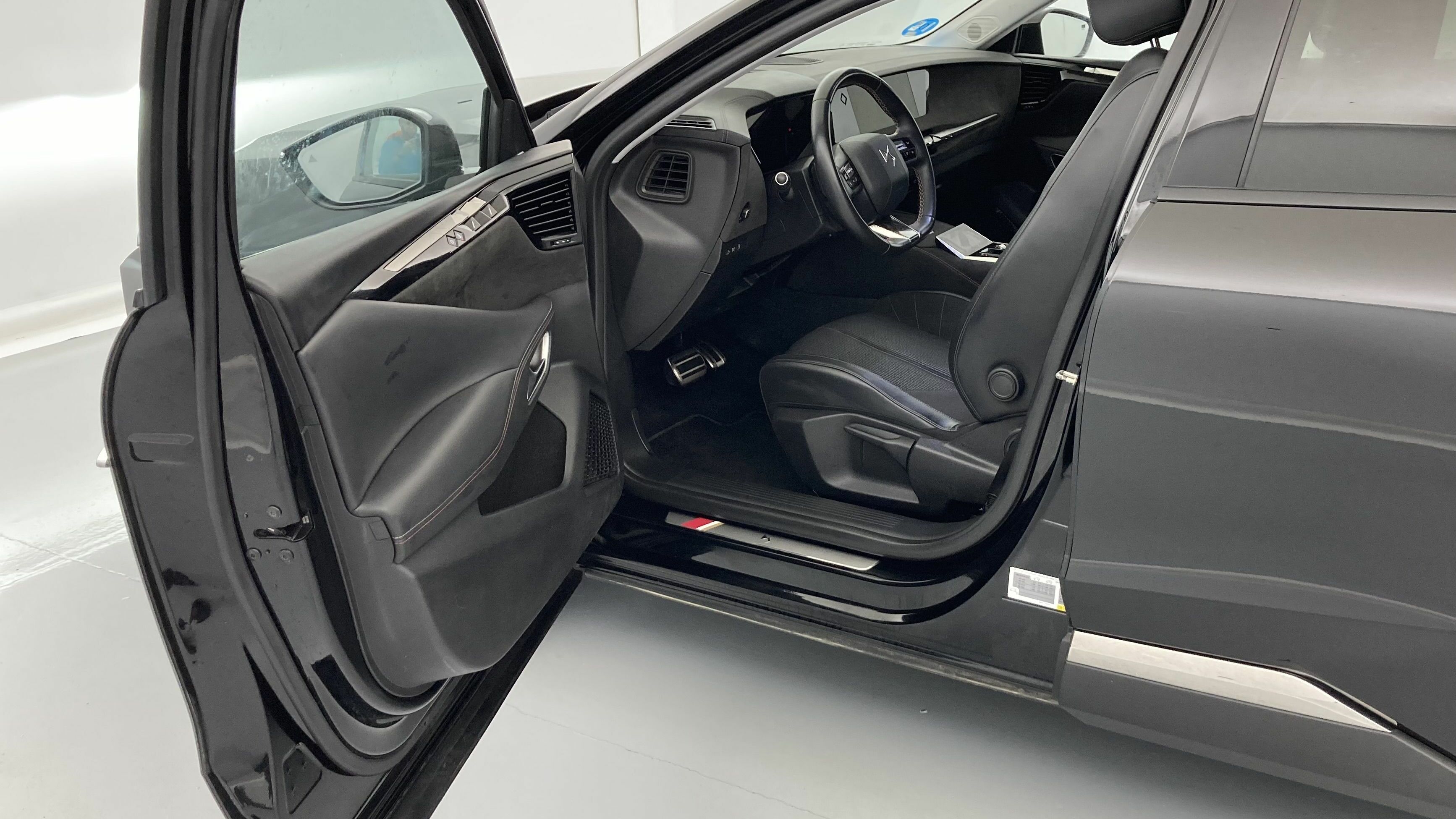 ds ds4 performance line + E-TENSE 225 CA 2022 negro perla 14