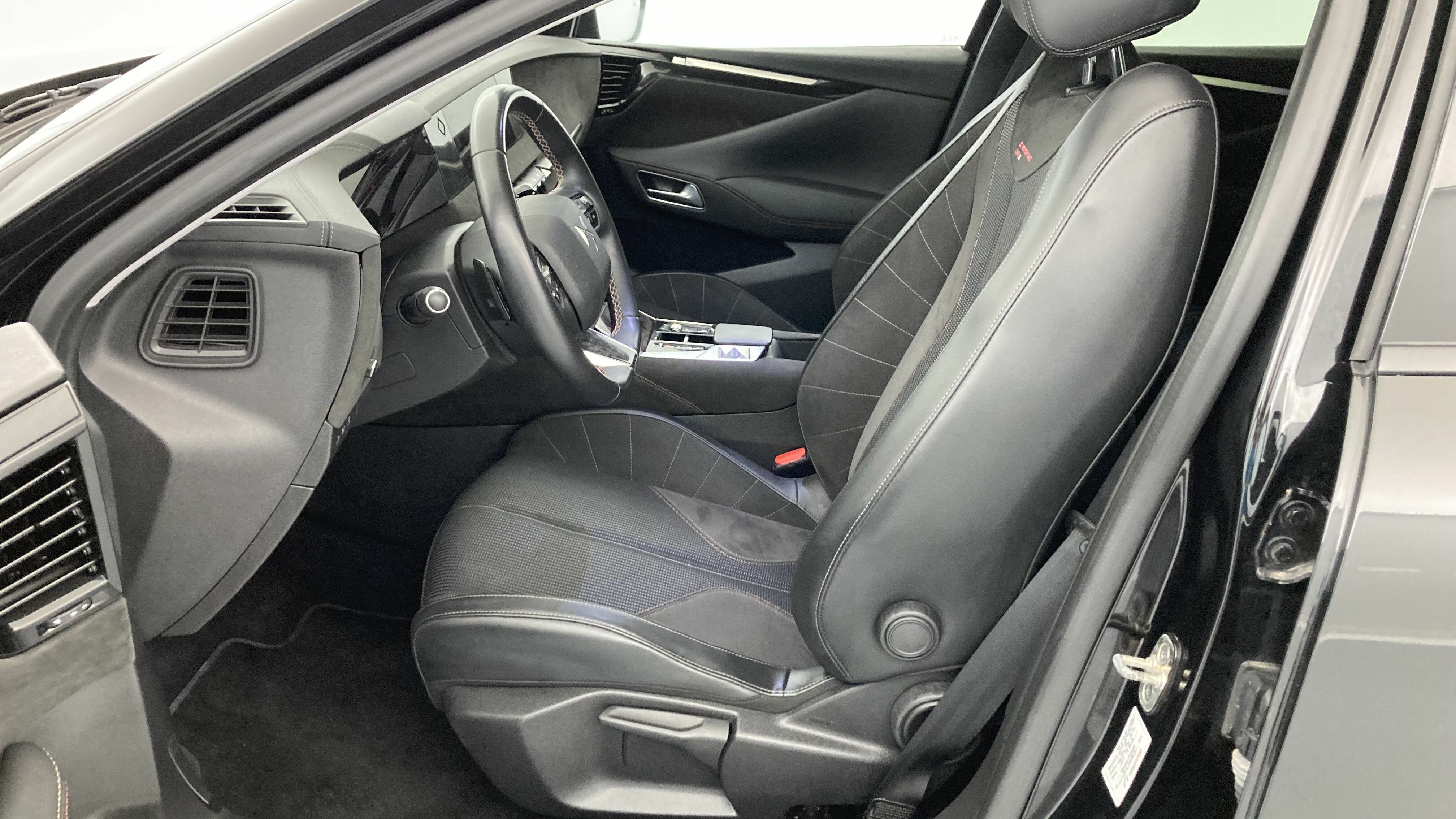 ds ds4 performance line + E-TENSE 225 CA 2022 negro perla 15