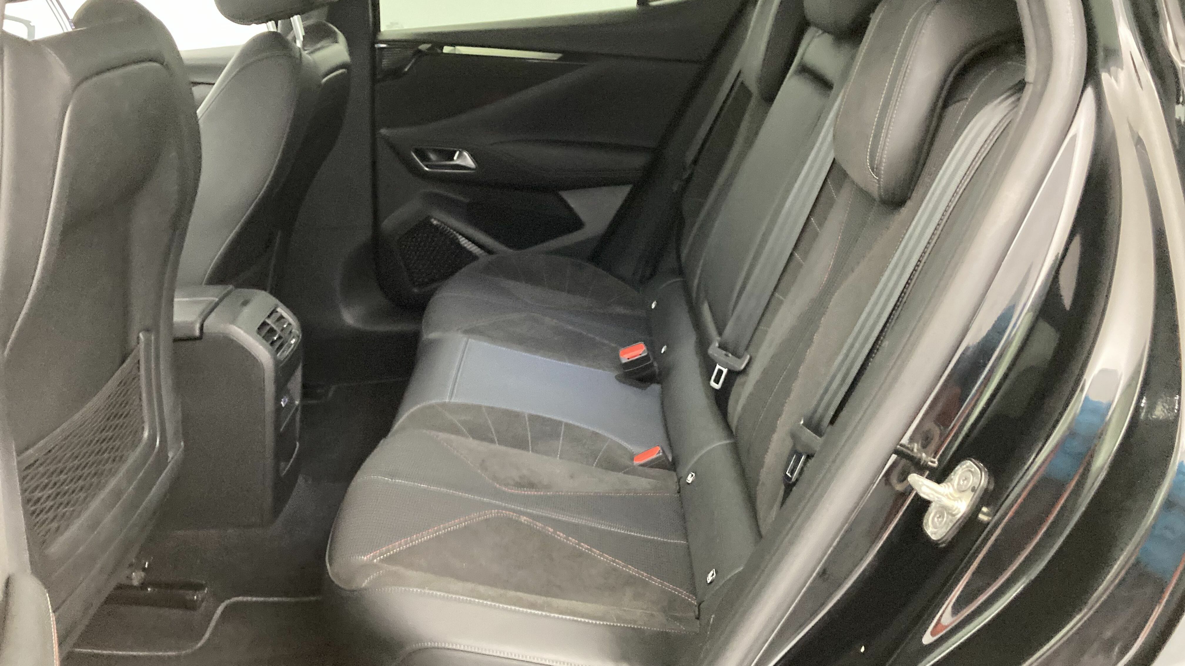 ds ds4 performance line + E-TENSE 225 CA 2022 negro perla 21