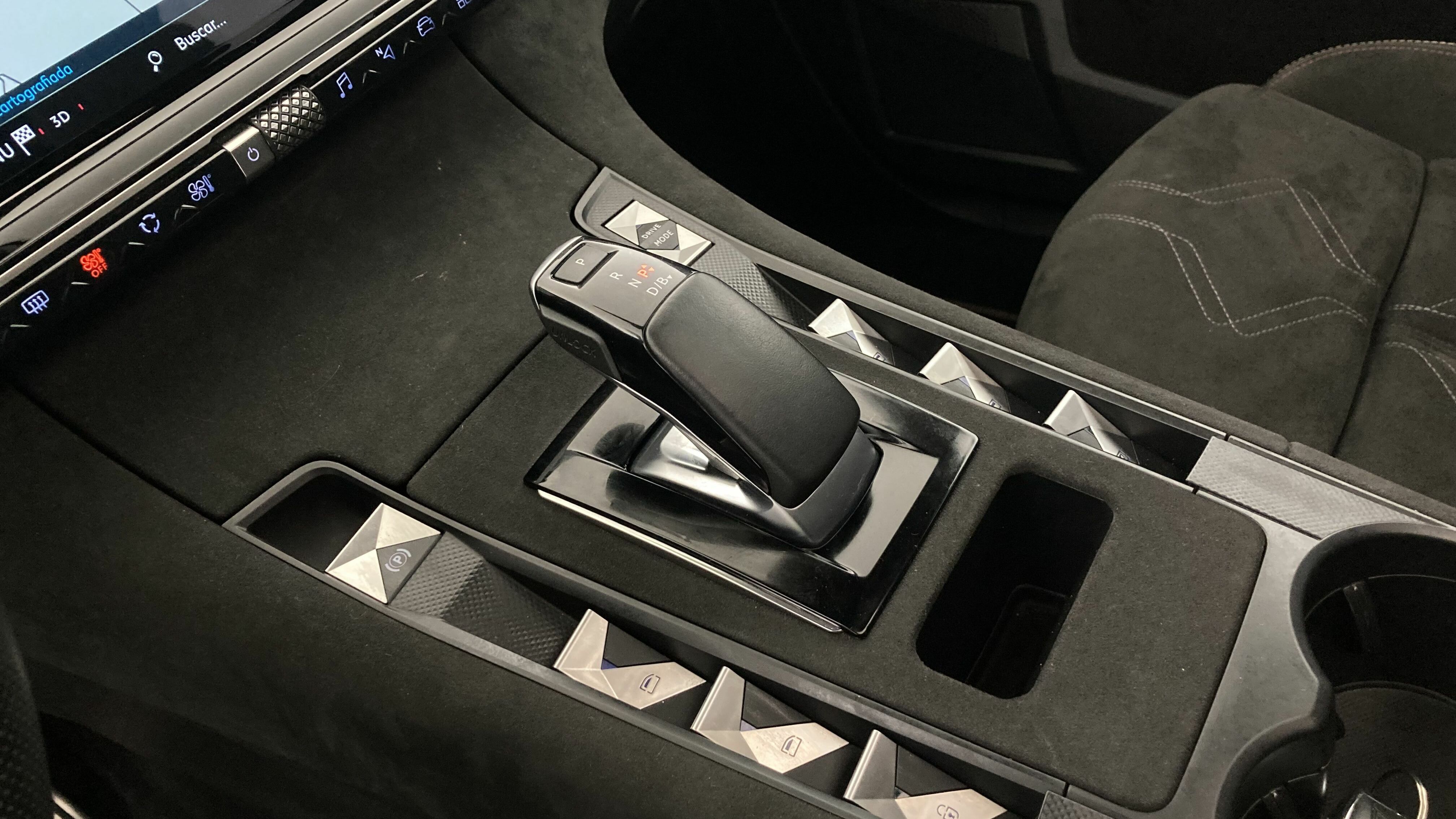 ds ds7 crossback performance line + E-TENSE 300 CA 2022 negro perla 19