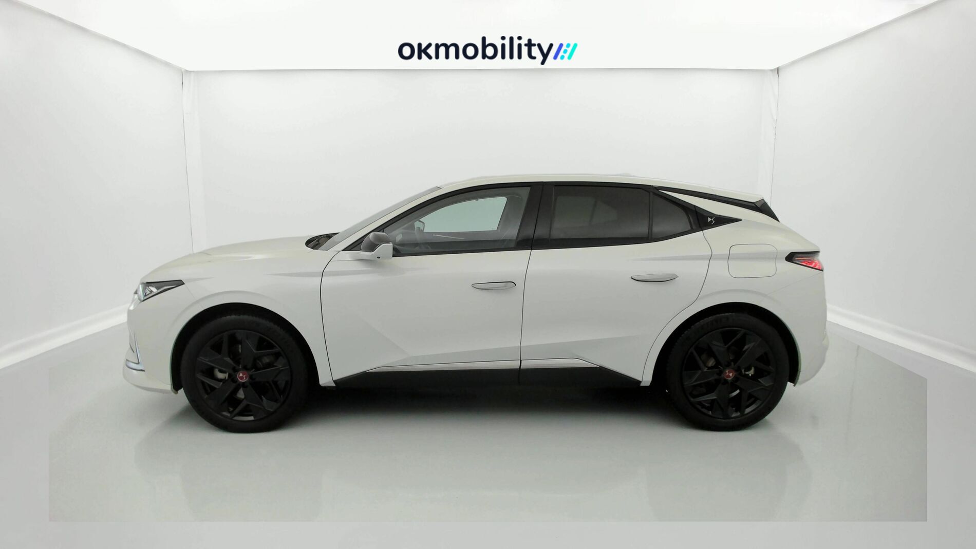 ds ds4 performance line + E-TENSE 225 CA 2022 blanco nacarado 3