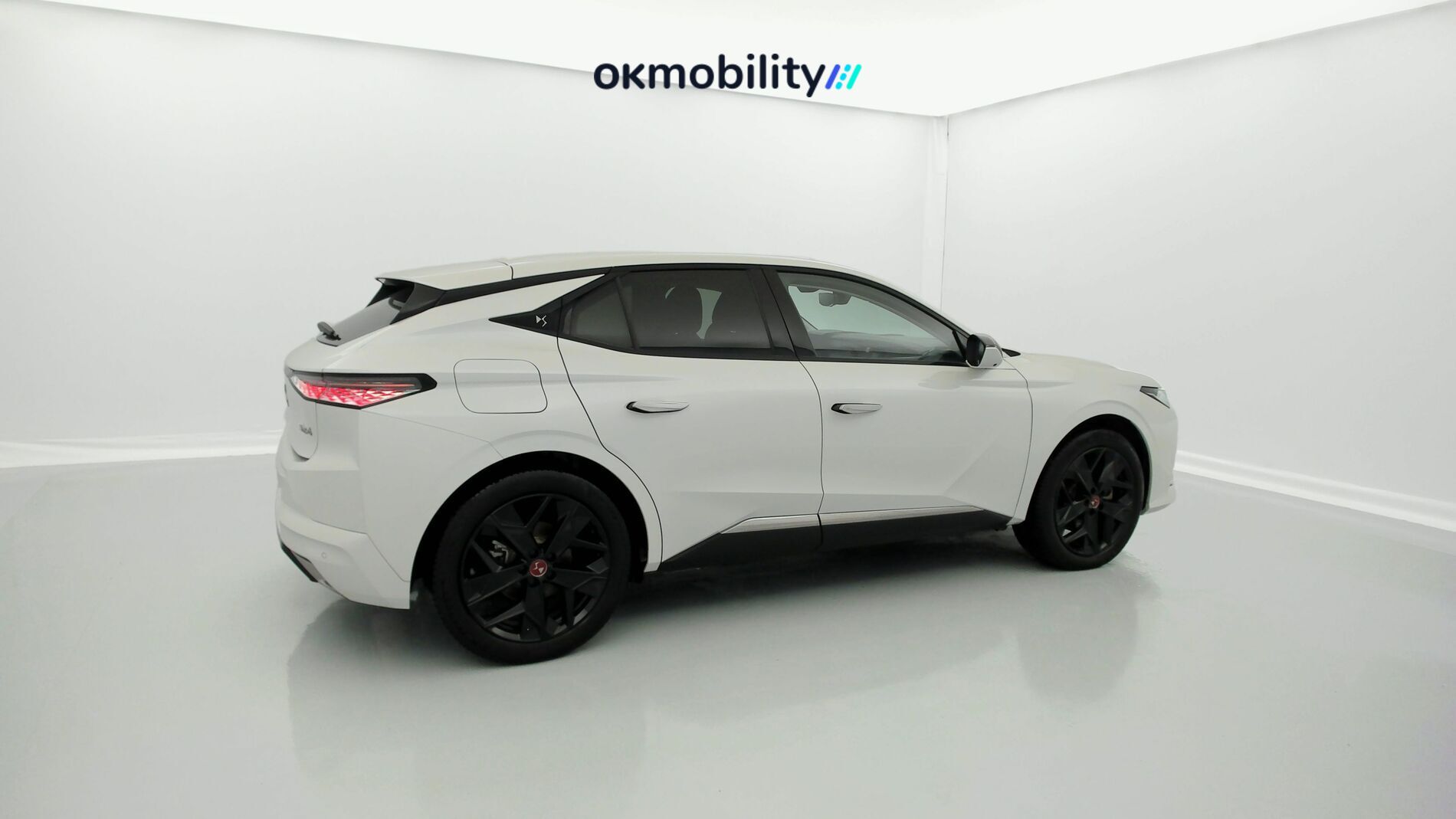 ds ds4 performance line + E-TENSE 225 CA 2022 blanco nacarado 10