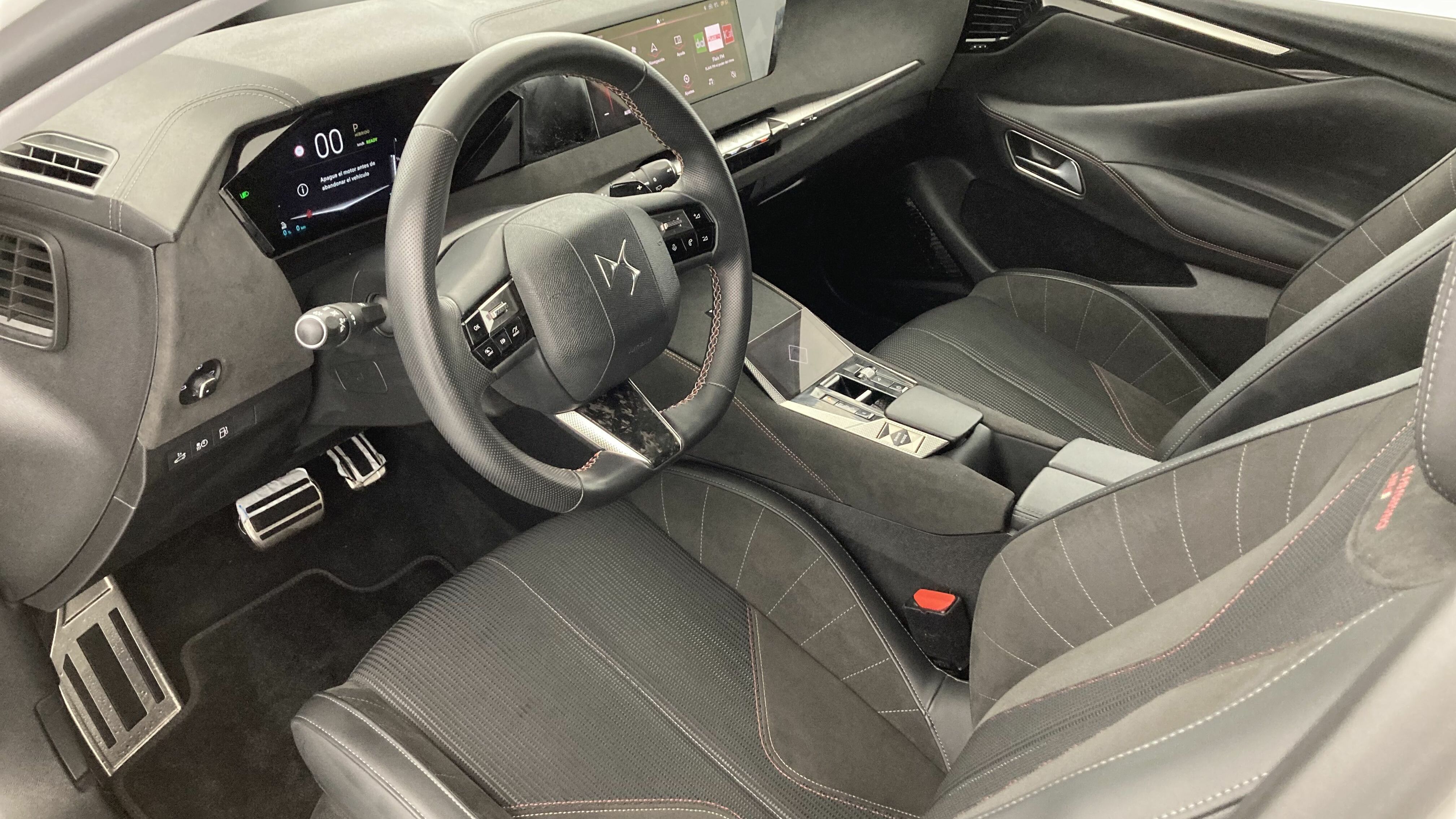 ds ds4 performance line + E-TENSE 225 CA 2022 blanco nacarado 12