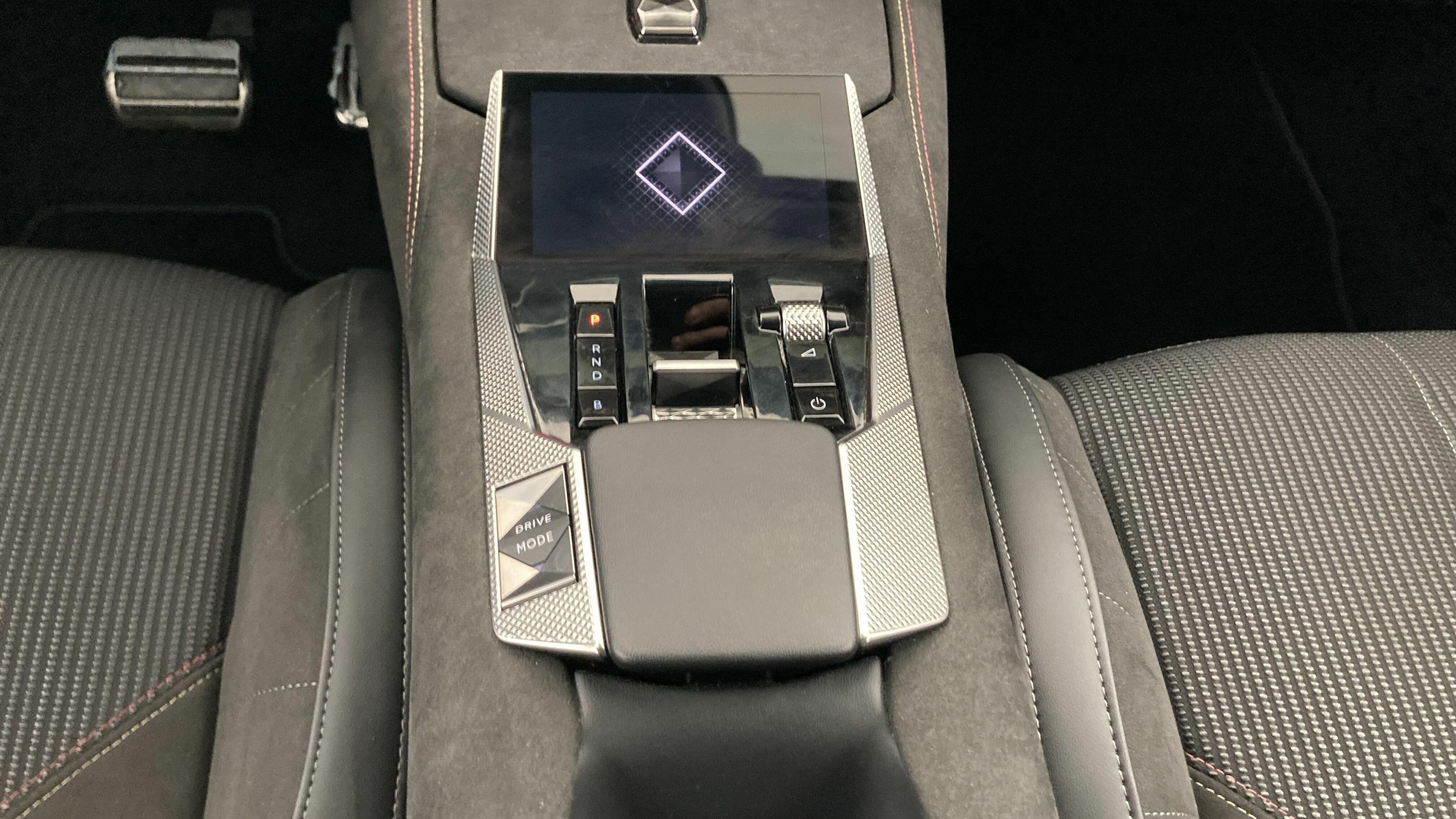 ds ds4 performance line + E-TENSE 225 CA 2022 blanco nacarado 17