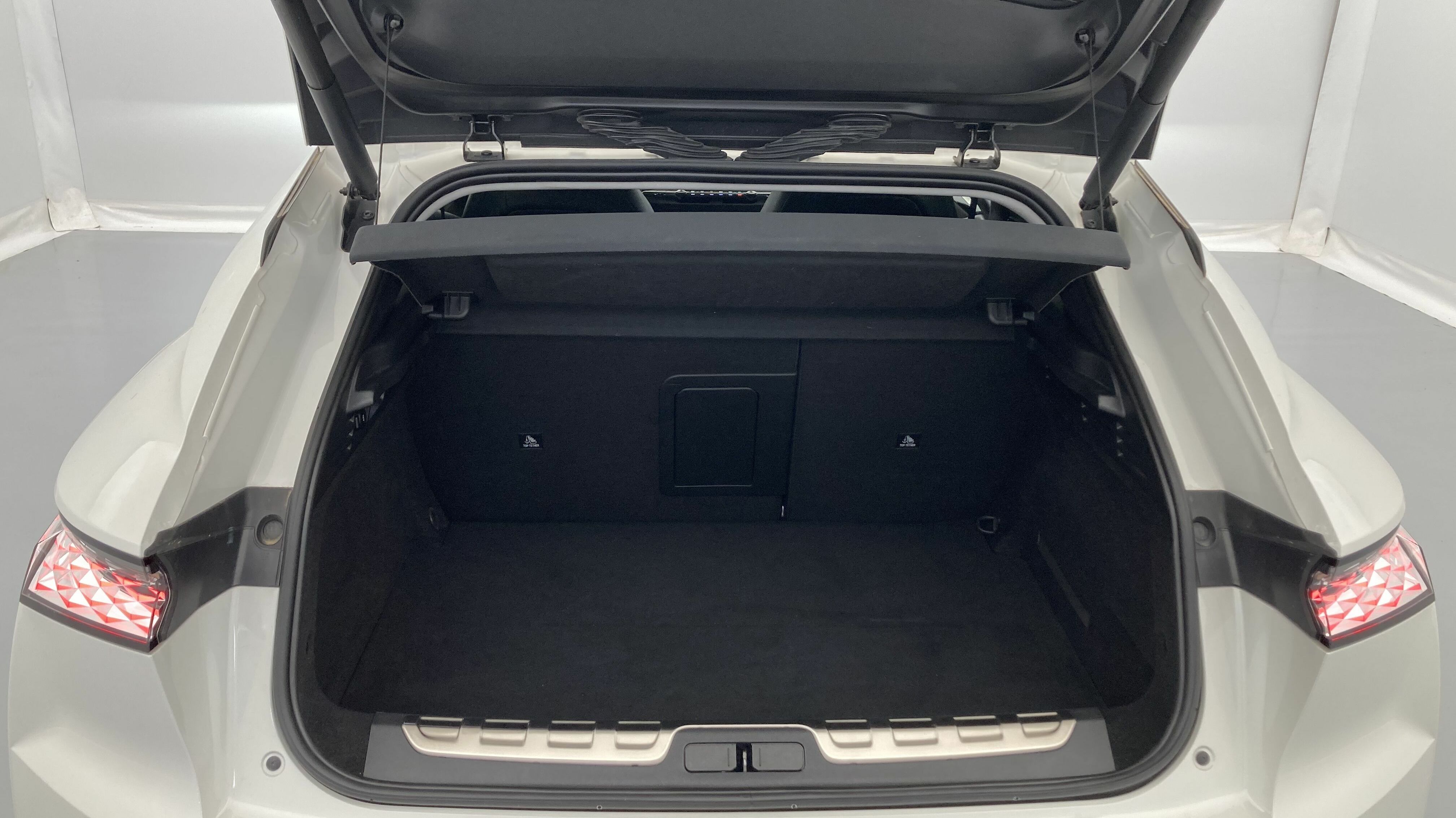 ds ds4 performance line + E-TENSE 225 CA 2022 blanco nacarado 19