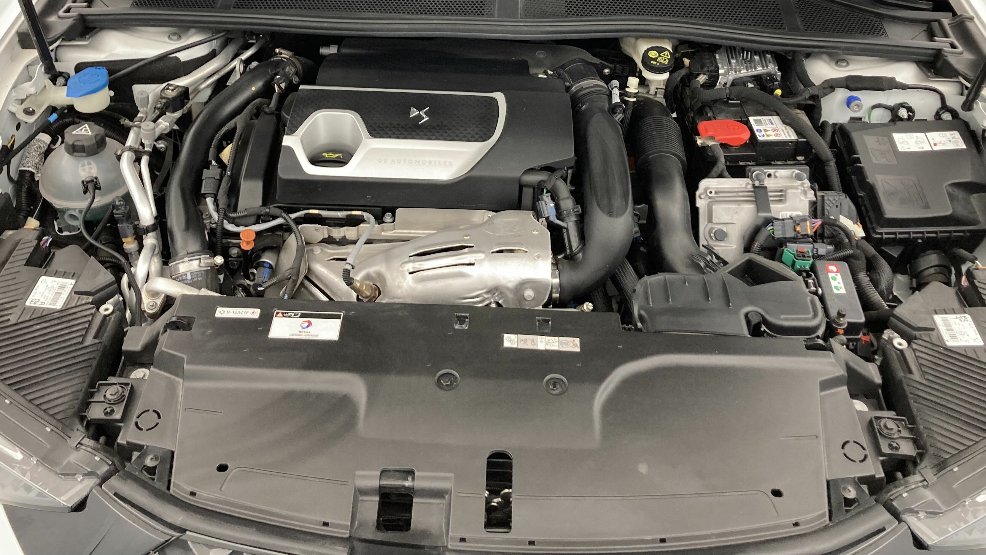 ds ds4 performance line + E-TENSE 225 CA 2022 blanco nacarado 20