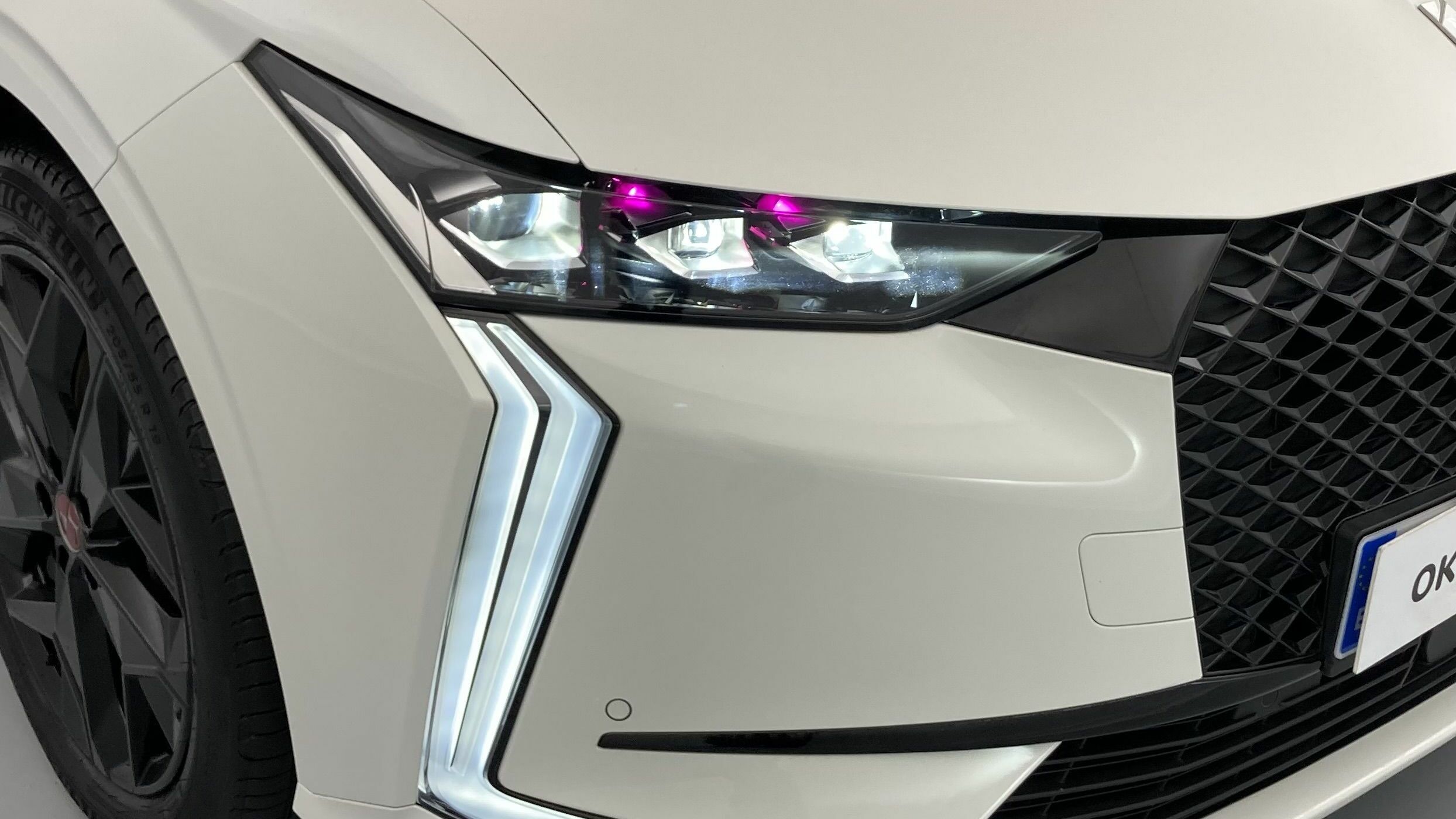 ds ds4 performance line + E-TENSE 225 CA 2022 blanco nacarado 24