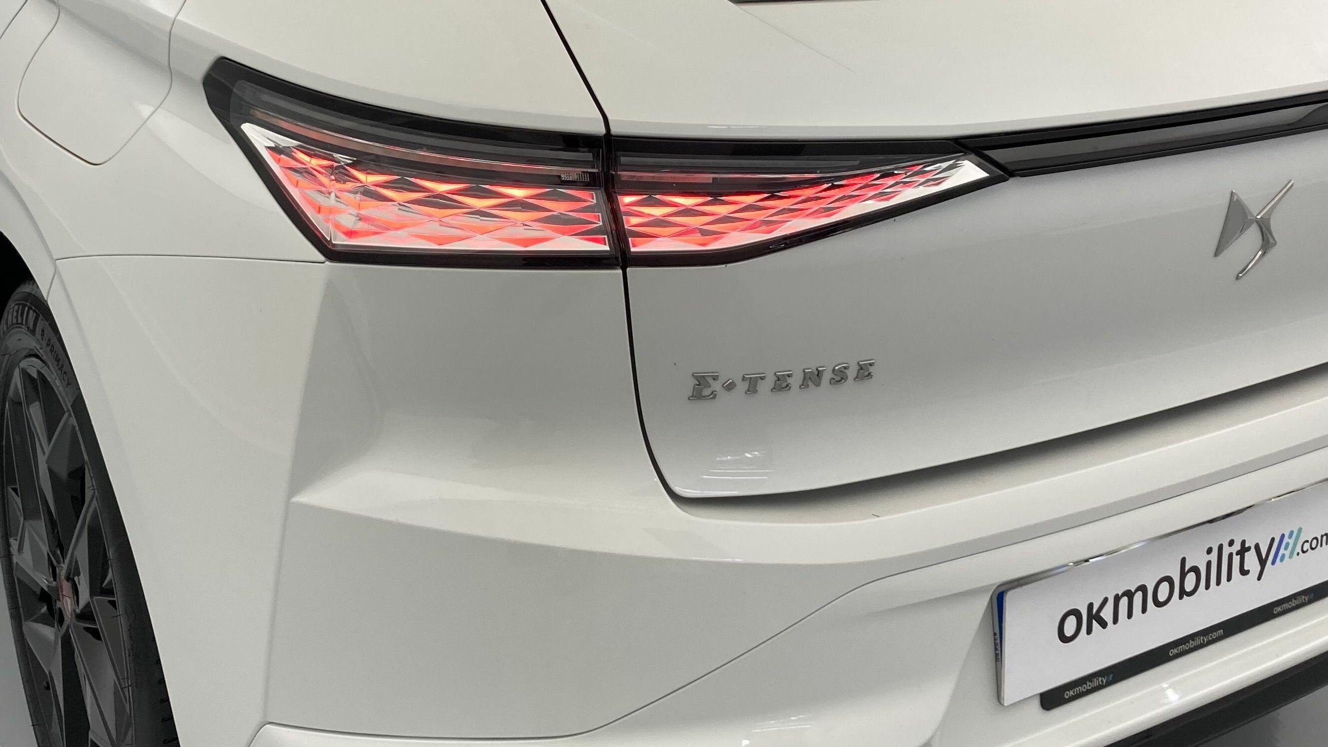 ds ds4 performance line + E-TENSE 225 CA 2022 blanco nacarado 25