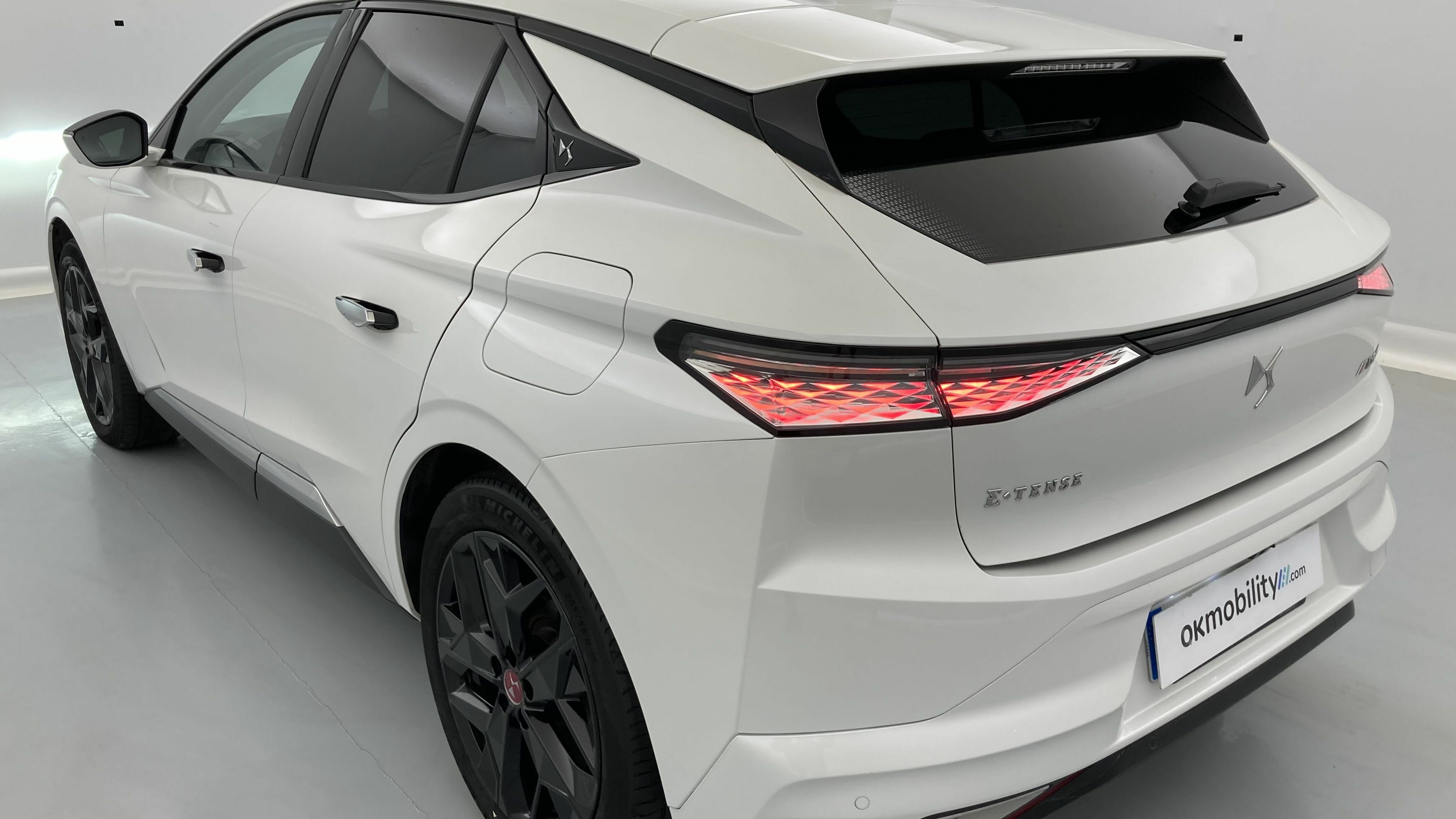 ds ds4 performance line + E-TENSE 225 CA 2022 blanco nacarado 30