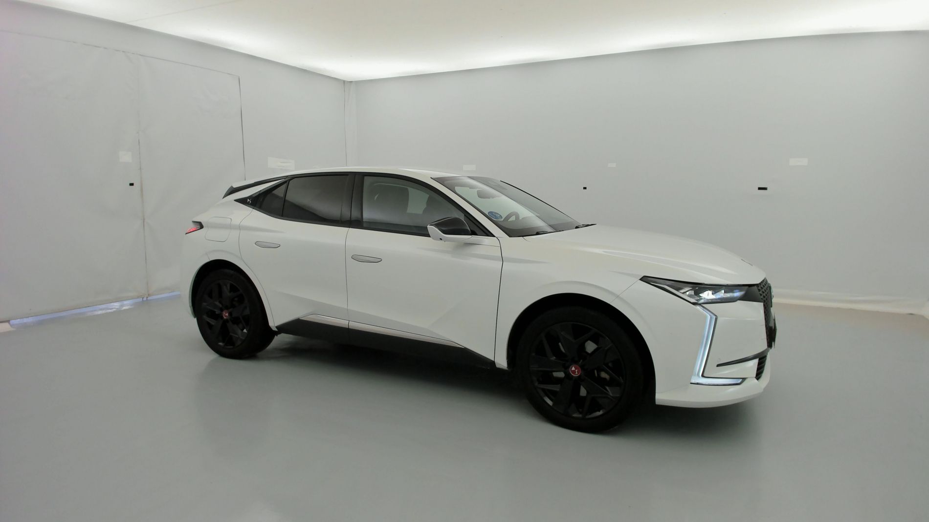 ds ds4 performance line + E-TENSE 225 CA 2022 blanco nacarado 2