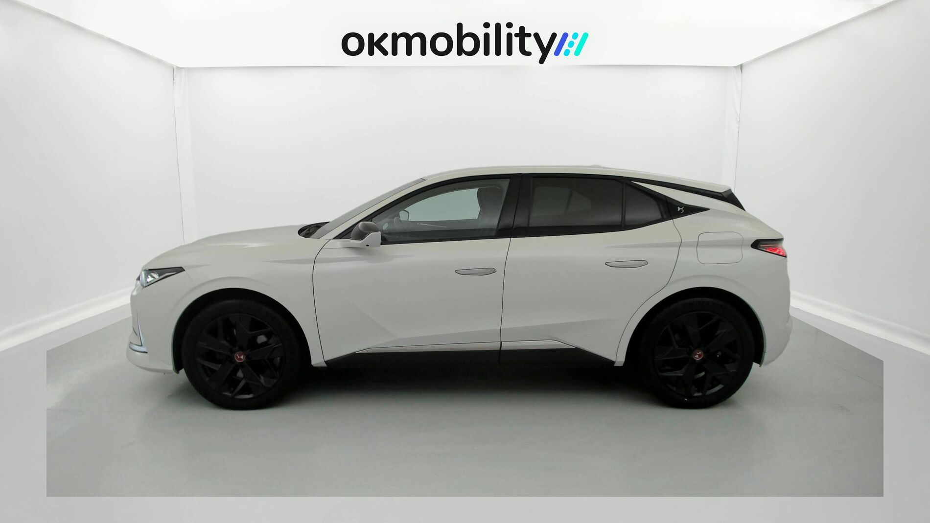 ds ds4 performance line + E-TENSE 225 CA 2022 blanco nacarado 7