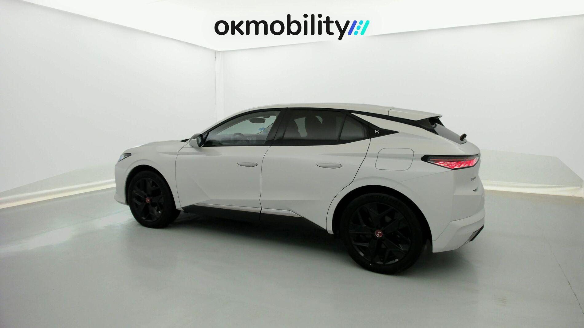 ds ds4 performance line + E-TENSE 225 CA 2022 blanco nacarado 8