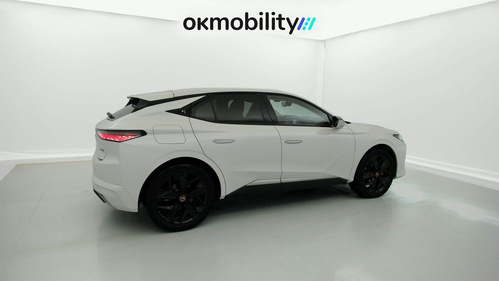 ds ds4 performance line + E-TENSE 225 CA 2022 blanco nacarado 12