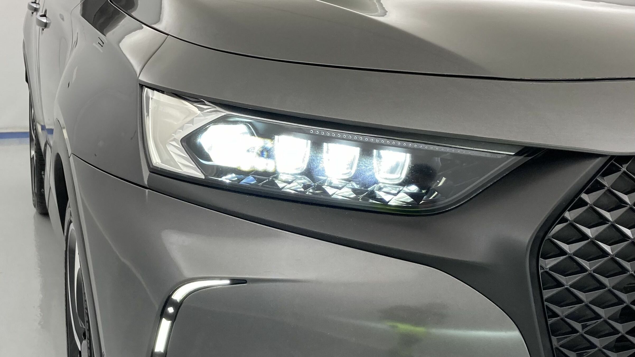 ds ds7 crossback performance line + E-TENSE 300 CA 2022 gris platino 30