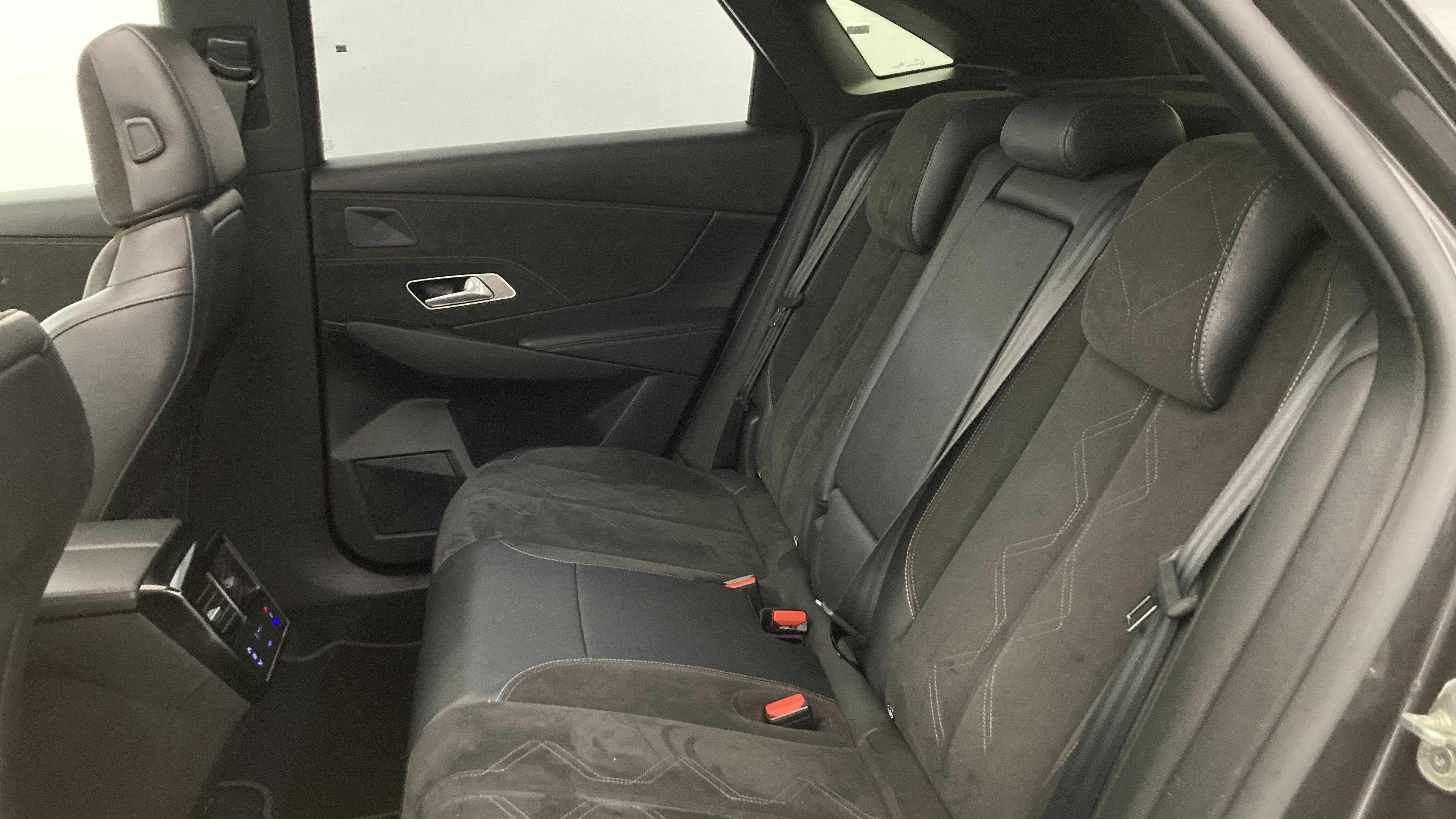 ds ds7 crossback performance line + E-TENSE 300 CA 2022 gris platino 21