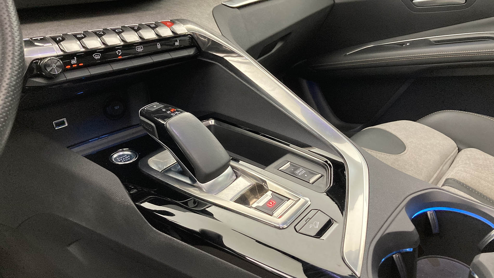 peugeot 3008 gt pack 1.6 HYBRID 300 EAT PHEV 2021 gris platinum / techo black 20