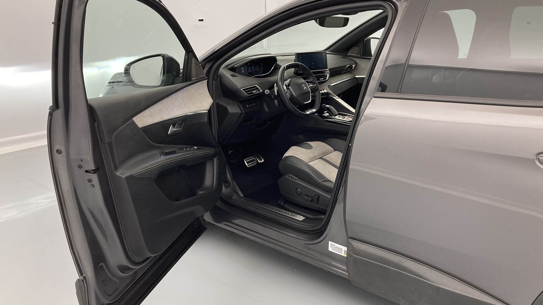 peugeot 3008 gt pack 1.6 HYBRID 300 EAT PHEV 2021 gris platinum / techo black 23