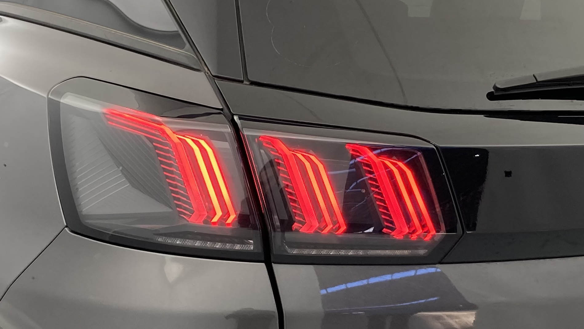 peugeot 3008 gt pack 1.6 HYBRID 300 EAT PHEV 2021 gris platinum / techo black 30