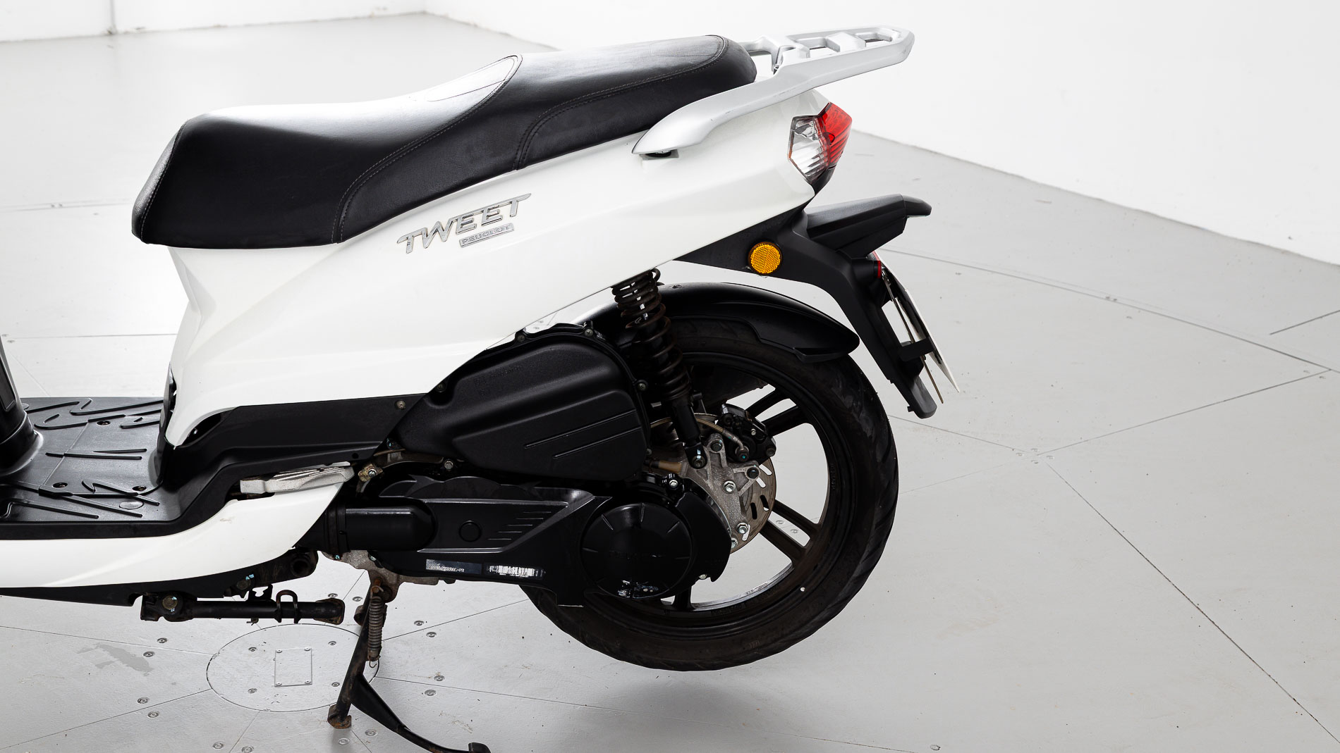 peugeot tweet125 active 125CC 2022 antartica white 18