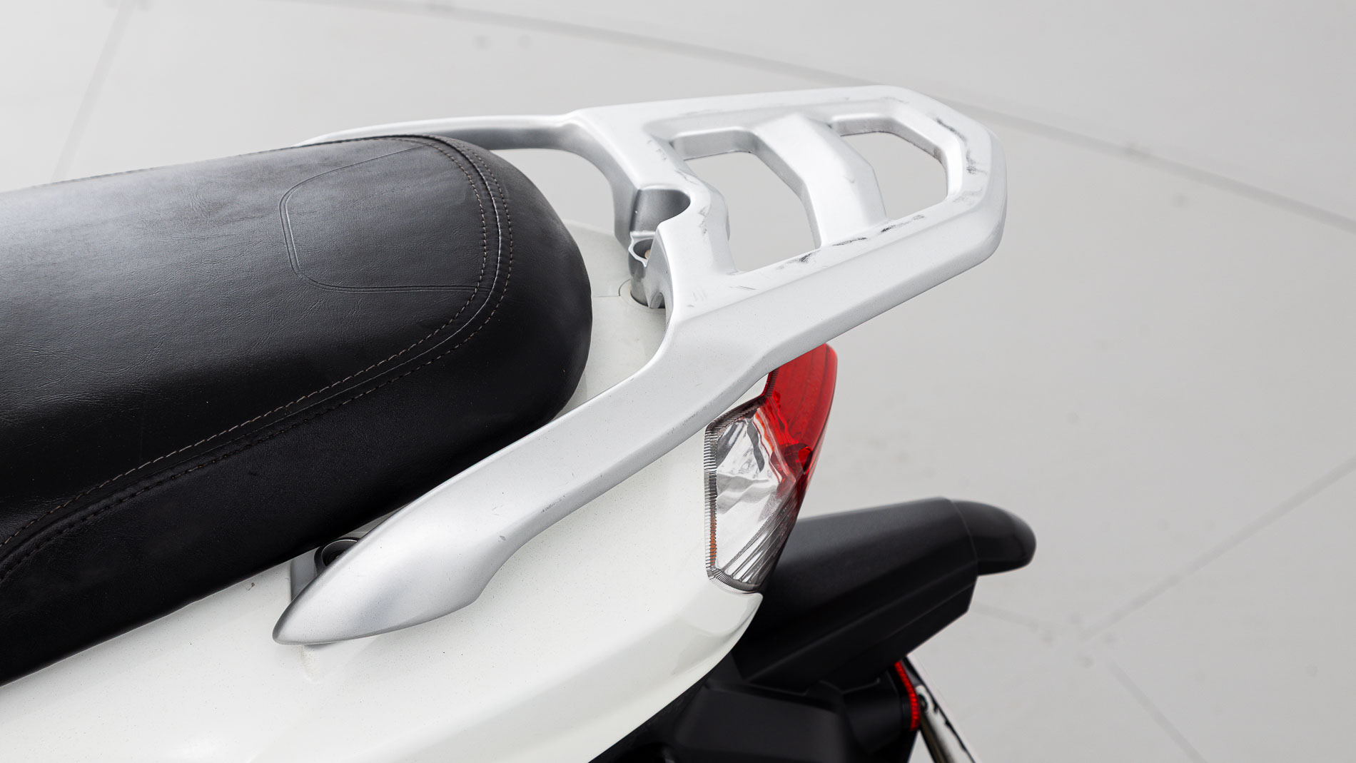 peugeot tweet125 active 125CC 2022 antartica white 19