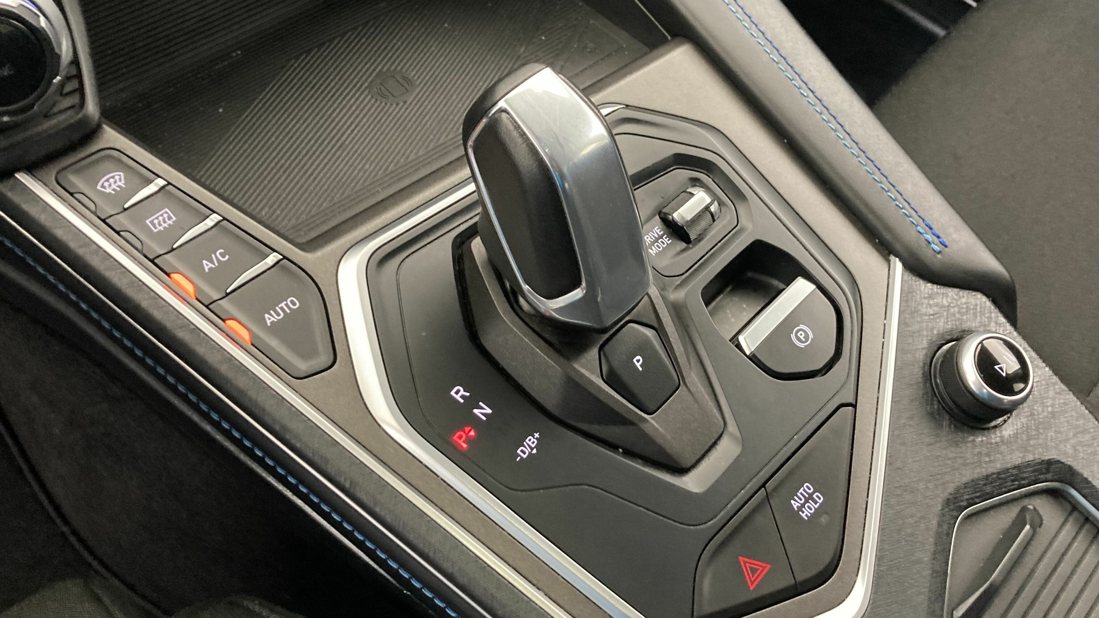 lynk&co 1 nv 1.5 PHEV 261 2022 blue 21