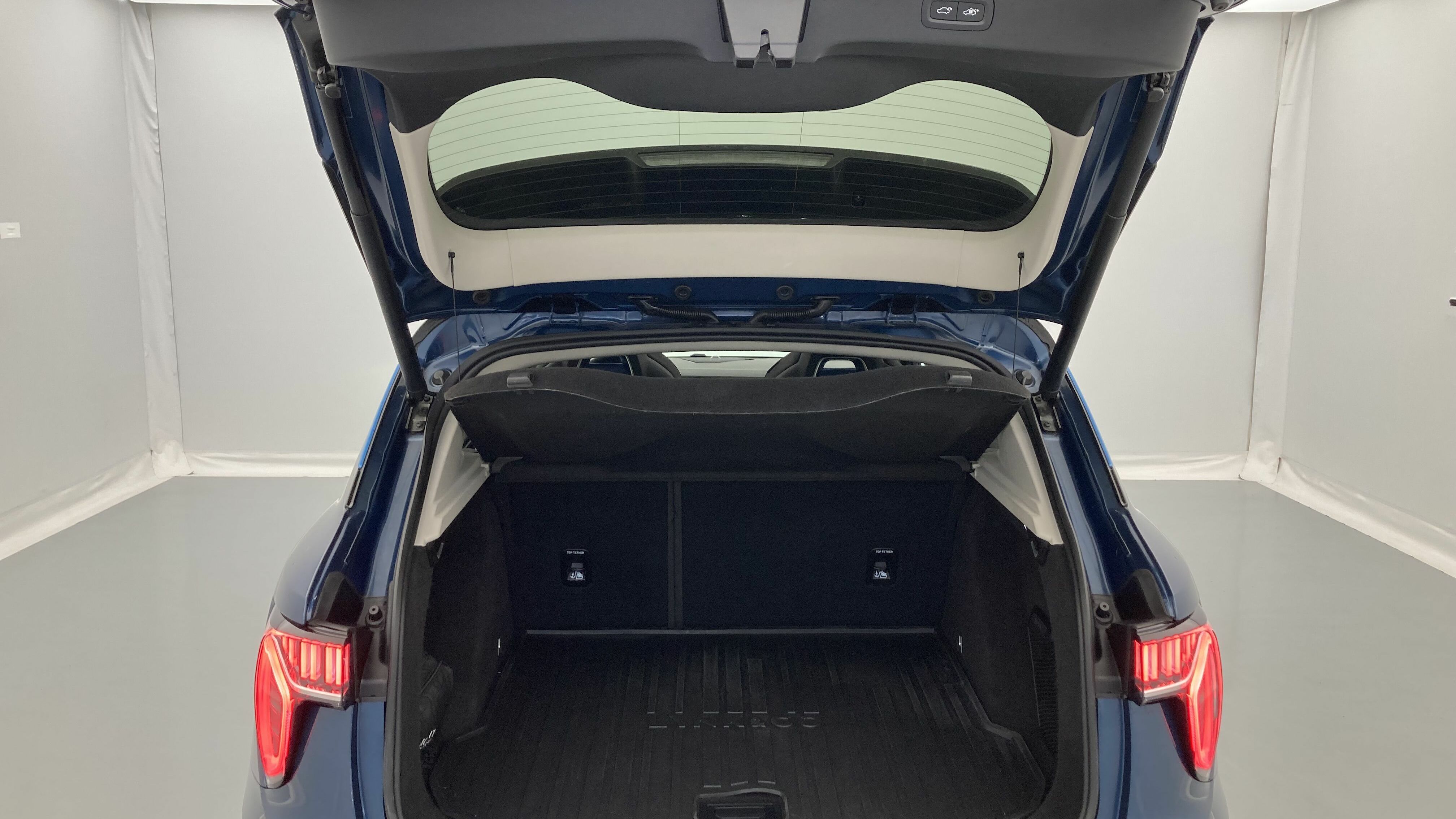 lynk&co 1 nv 1.5 PHEV 261 2022 blue 25