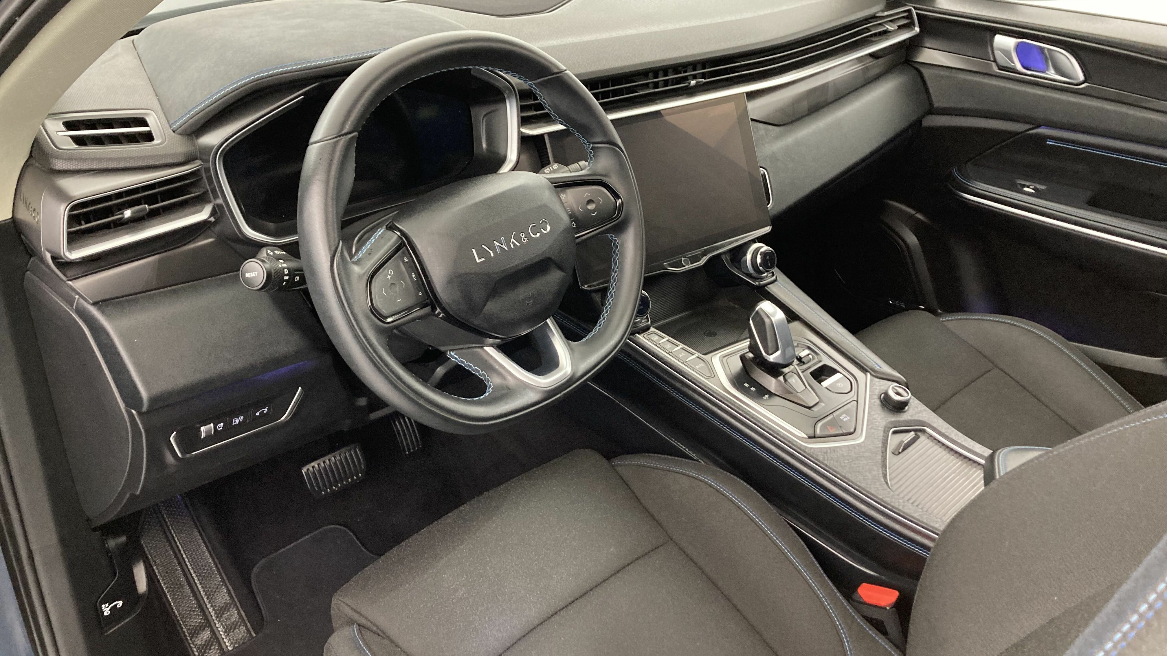 lynk&co 1 nv 1.5 PHEV 261 2022 blue 12