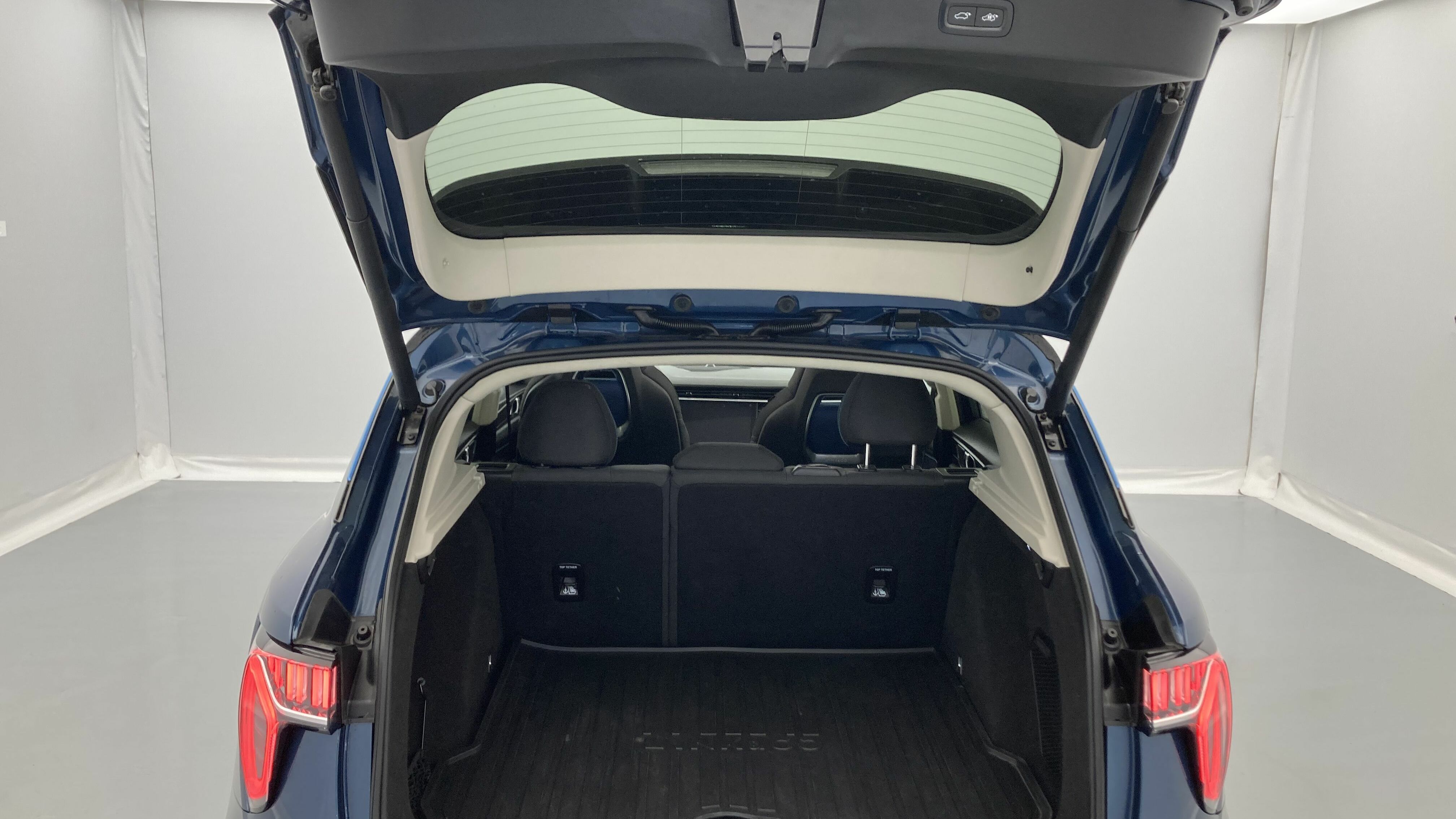 lynk&co 1 nv 1.5 PHEV 261 2022 blue 16