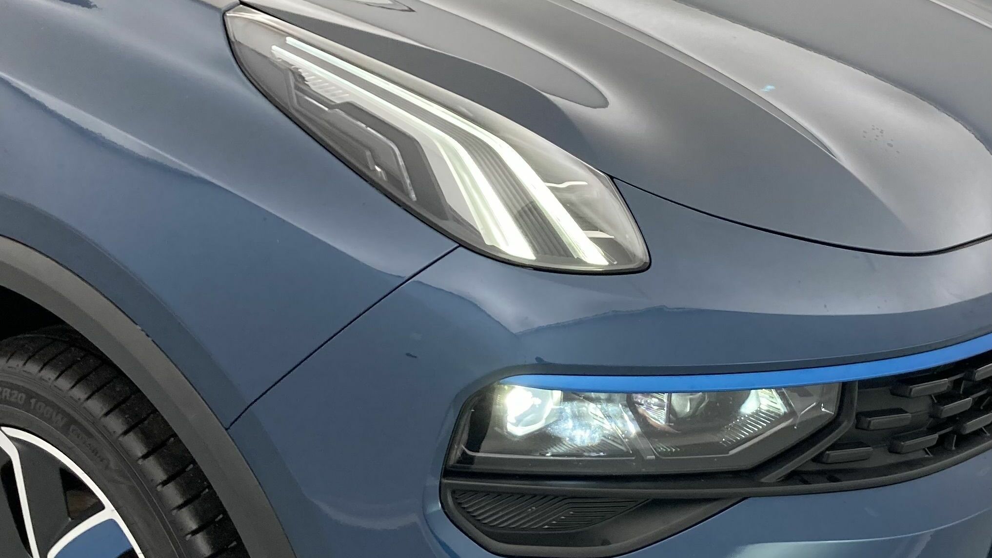 lynk&co 1 nv 1.5 PHEV 261 2022 blue 23