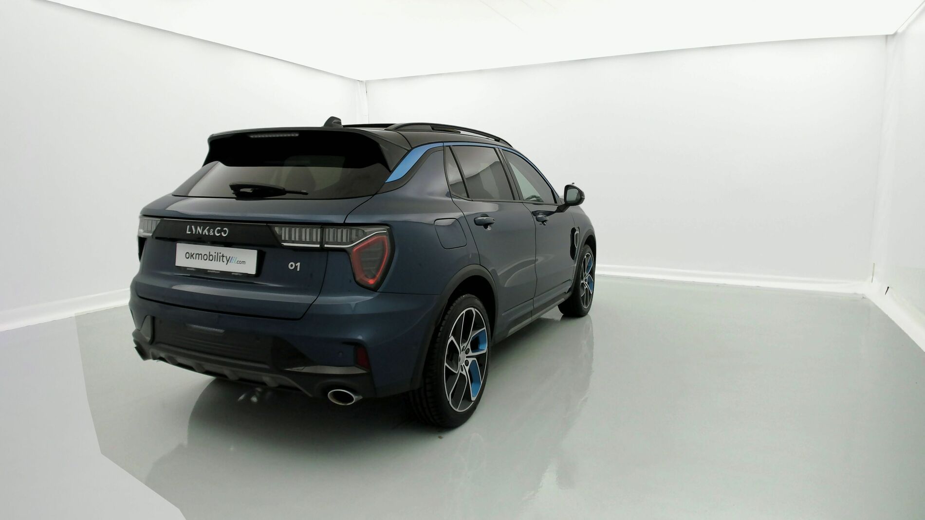 lynk&co 1 nv 1.5 PHEV 261 2022 blue 9