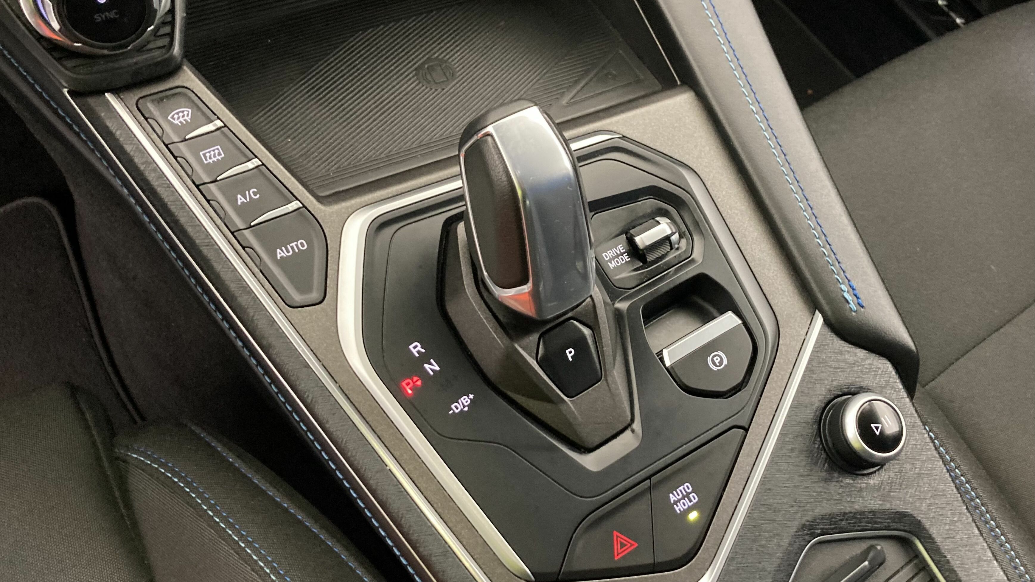 lynk&co 1 nv 1.5 PHEV 261 2022 blue 21