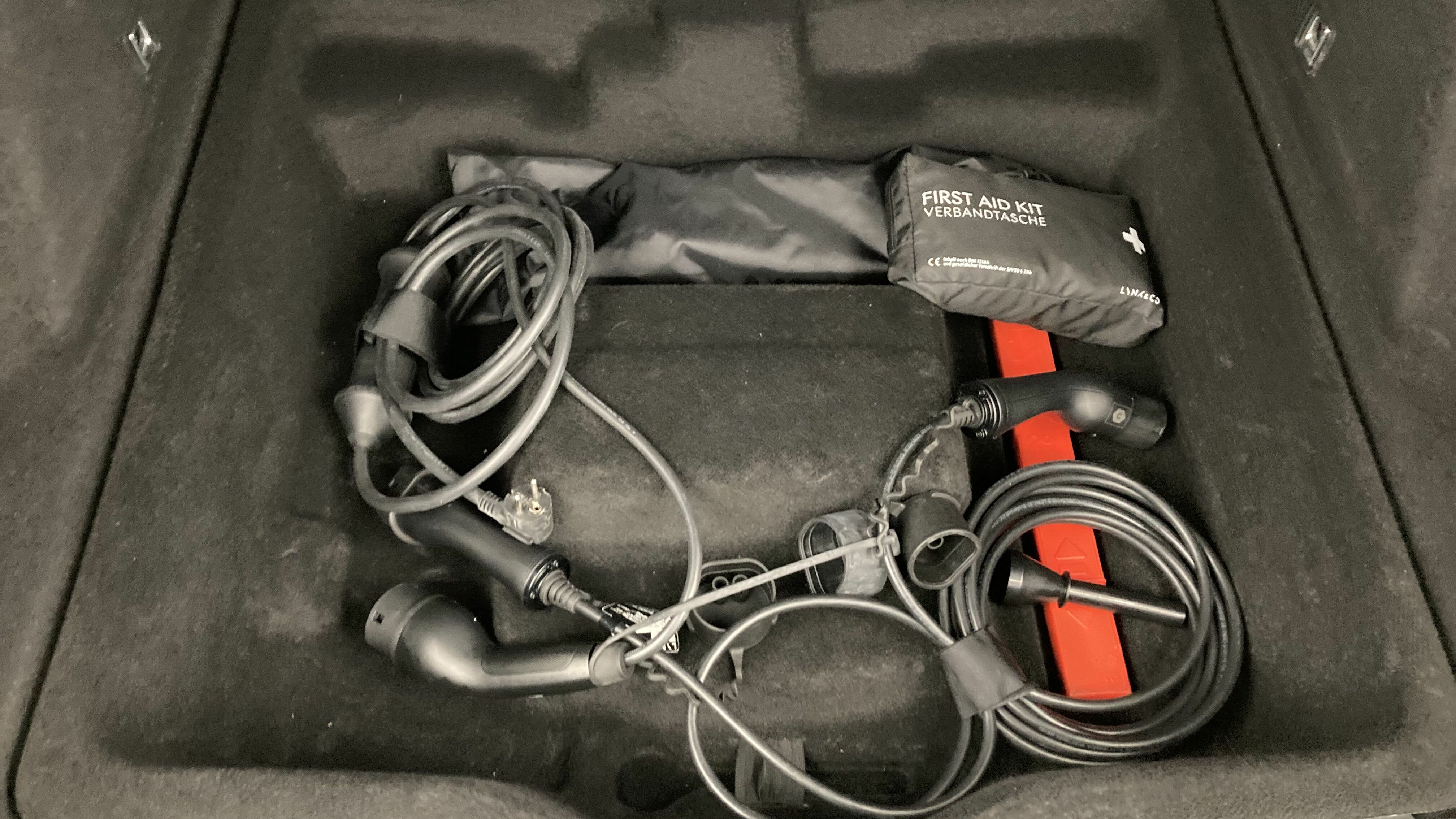 lynk&co 1 nv 1.5 PHEV 261 2022 blue 24