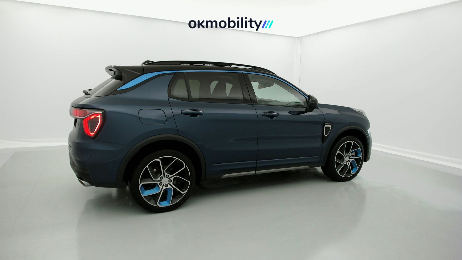 lynk&co 1 nv 1.5 PHEV 261 2022 blue 13