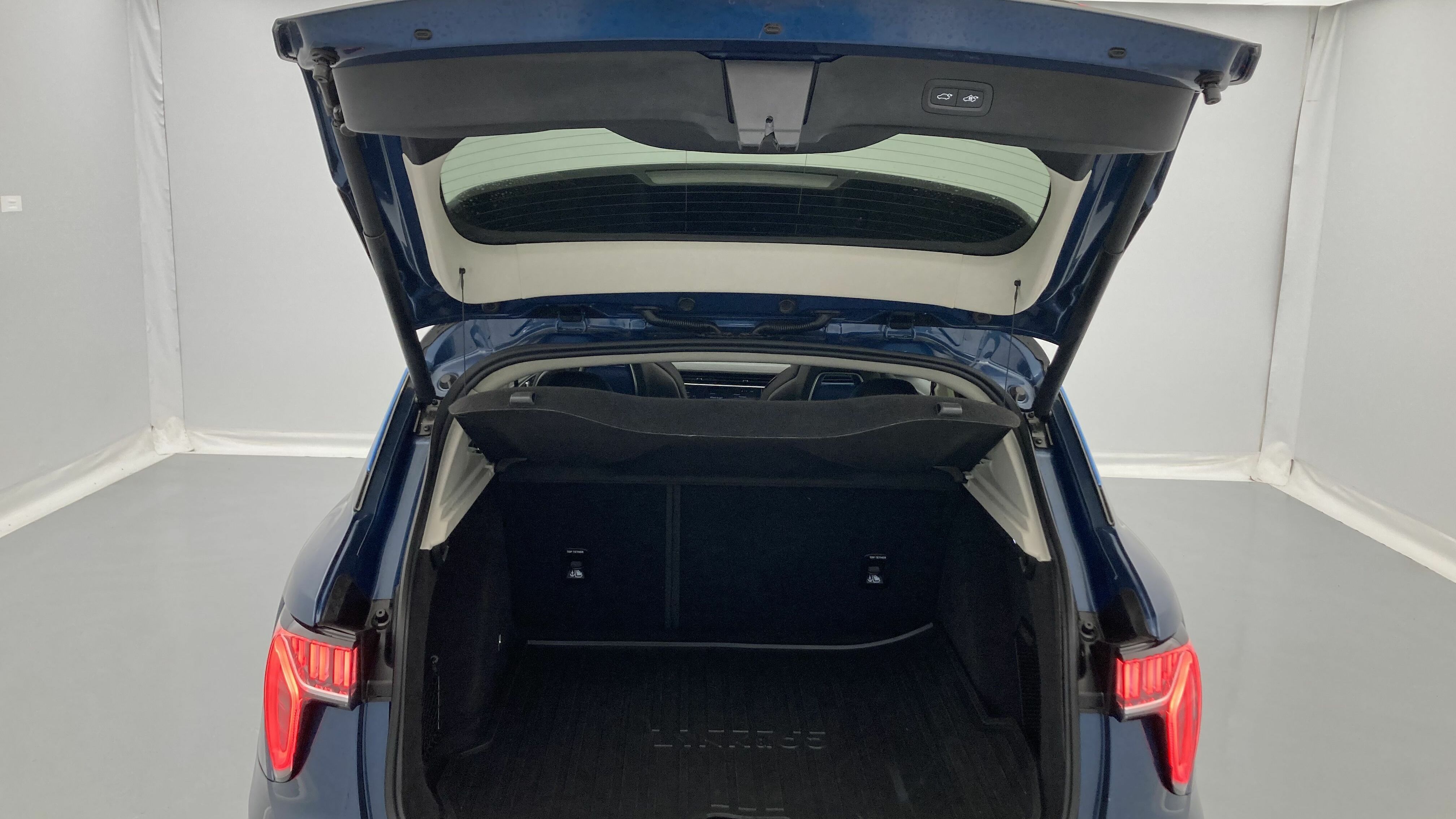 lynk&co 1 nv 1.5 PHEV 261 2022 blue 22