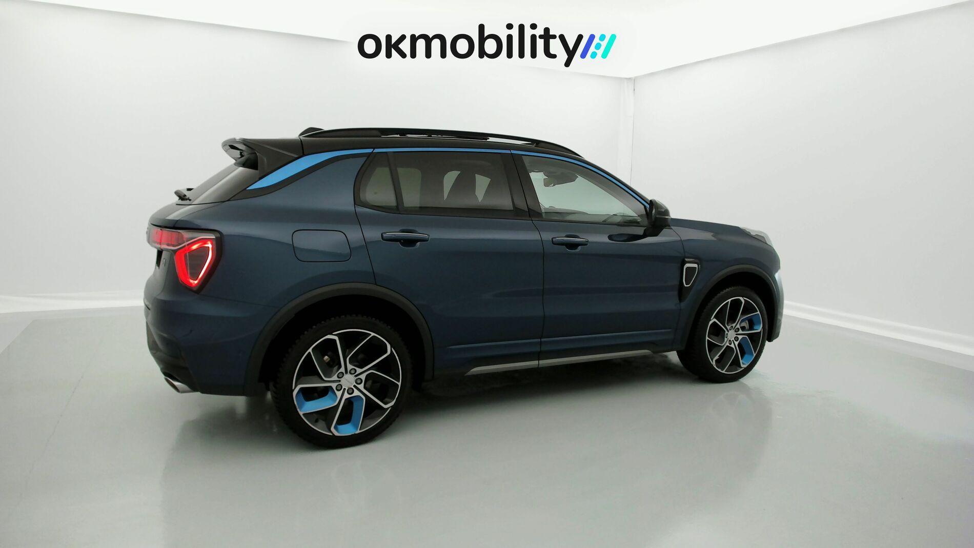 lynk&co 1 nv 1.5 PHEV 261 2022 blue 12