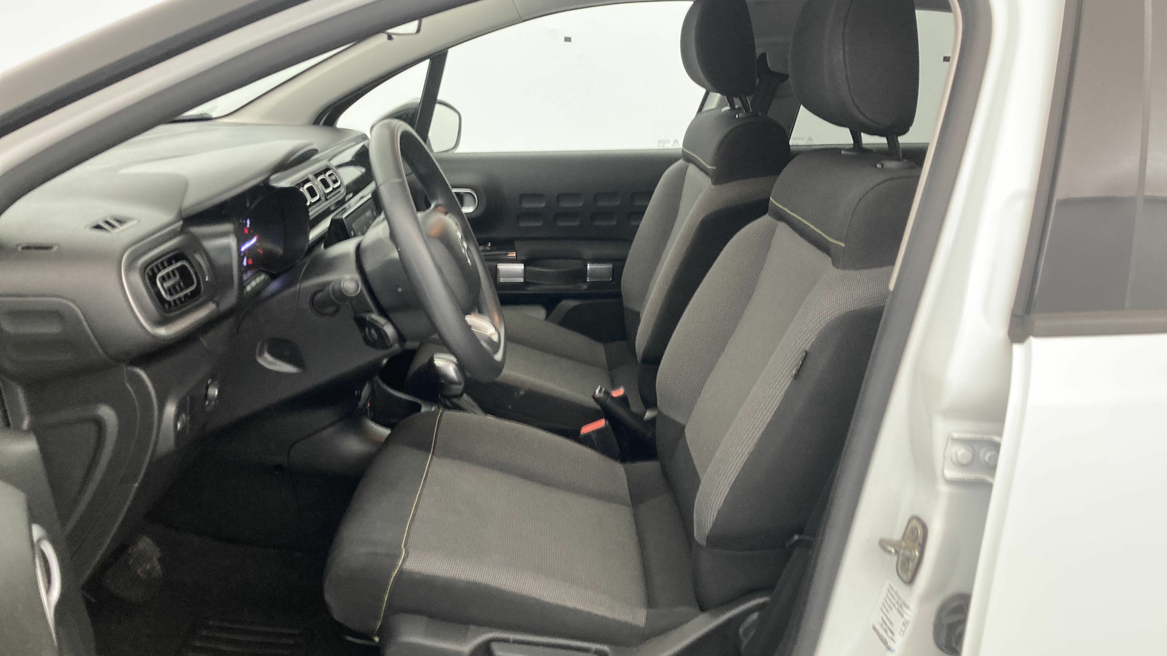 citroen c3 shine 1.2 PURETECH 110 EAT 2023 blanco banquise / negro 15