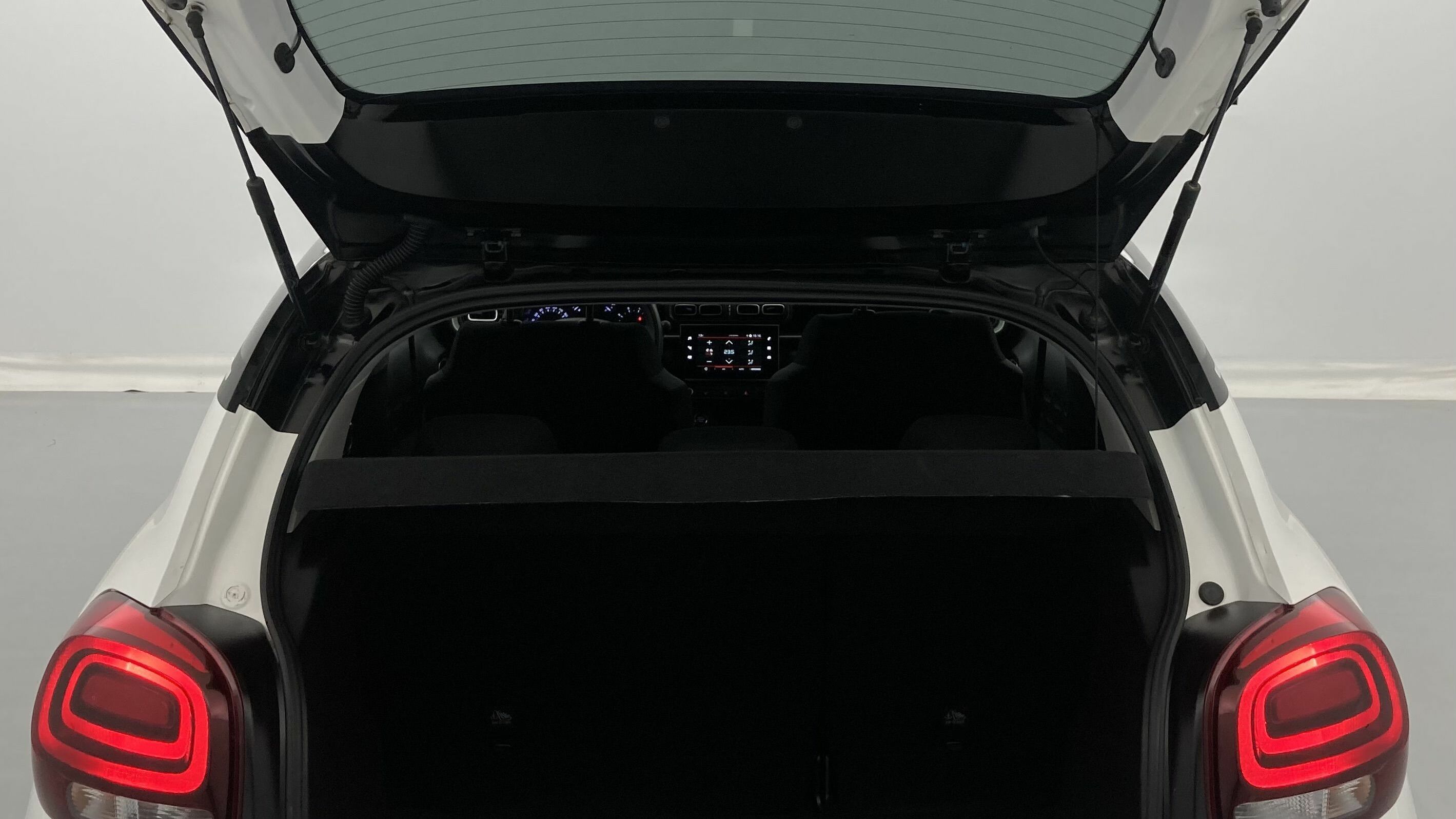 citroen c3 shine 1.2 PURETECH 110 EAT 2023 blanco banquise / negro 24