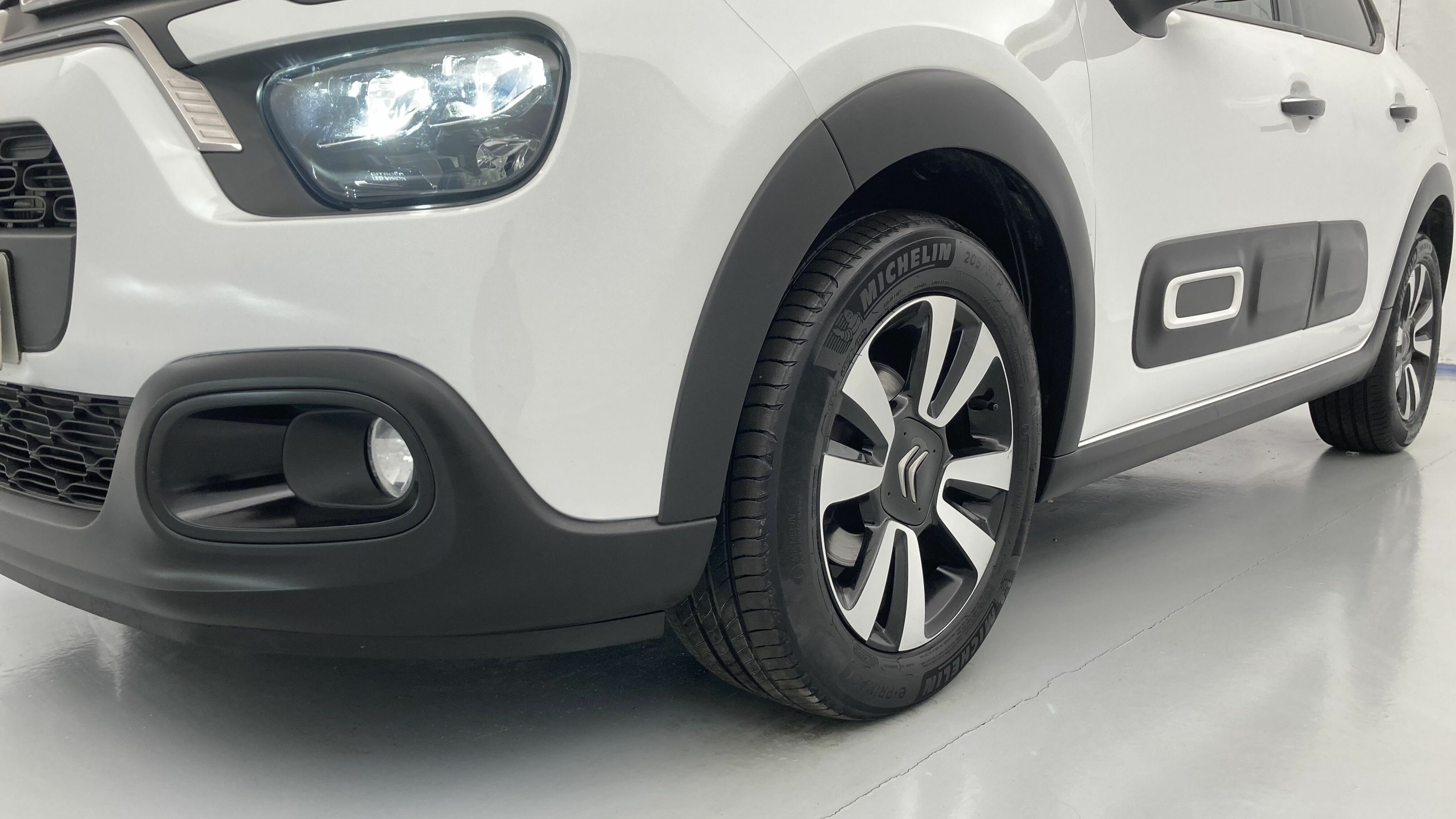 citroen c3 shine 1.2 PURETECH 110 EAT 2023 blanco banquise / negro 26