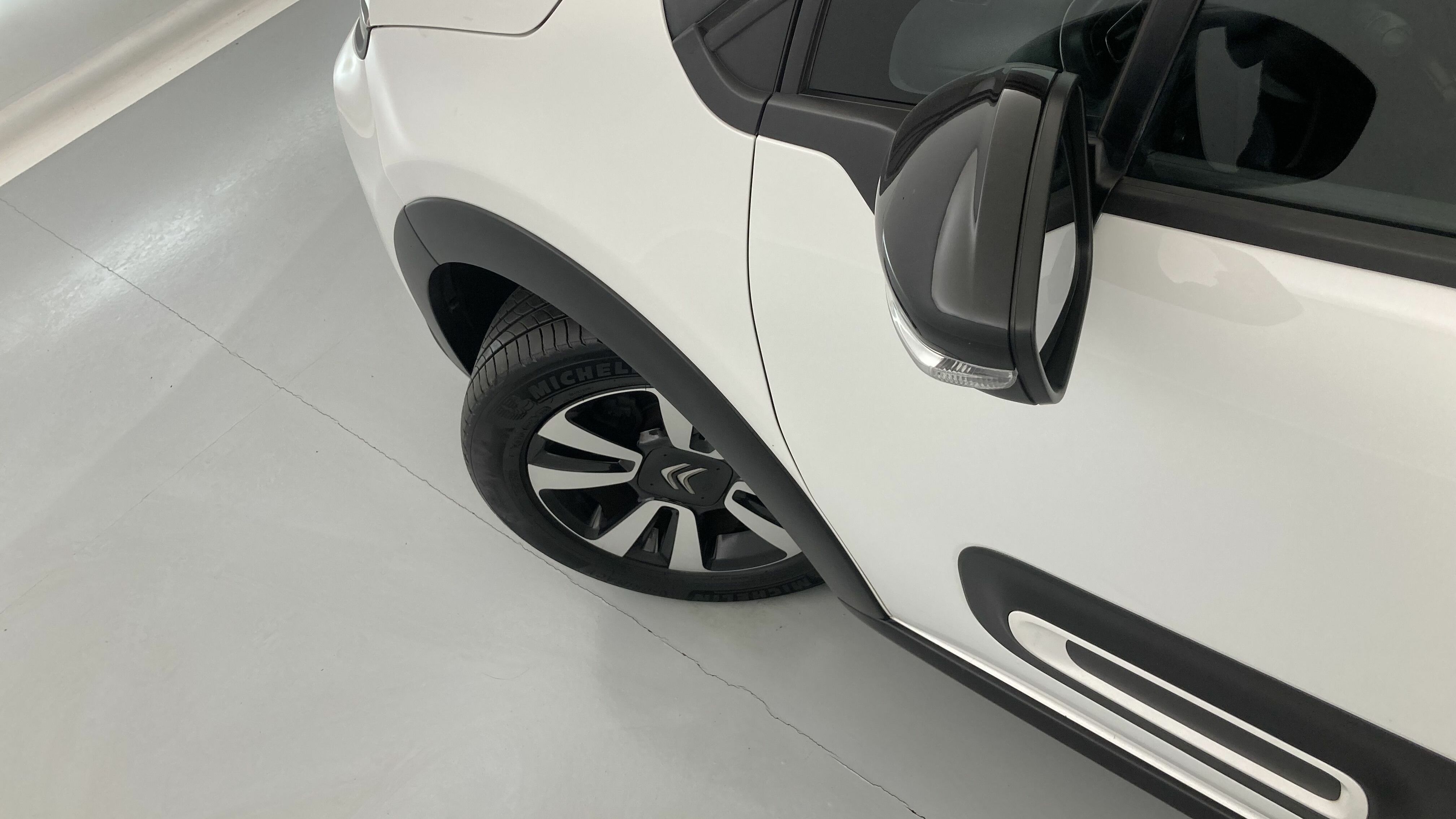 citroen c3 shine 1.2 PURETECH 110 EAT 2023 blanco banquise / negro 28