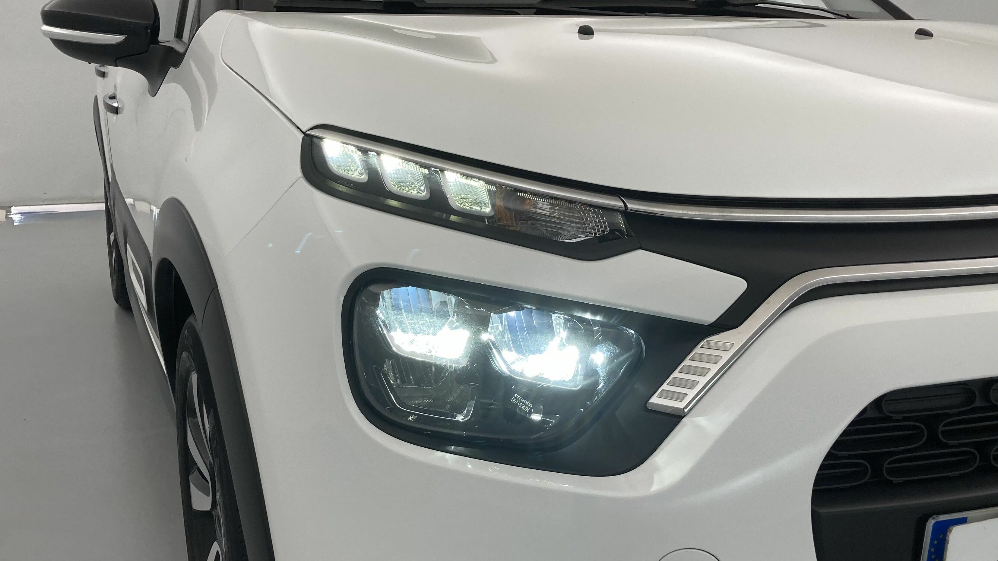 citroen c3 shine 1.2 PURETECH 110 EAT 2023 blanco banquise / negro 29