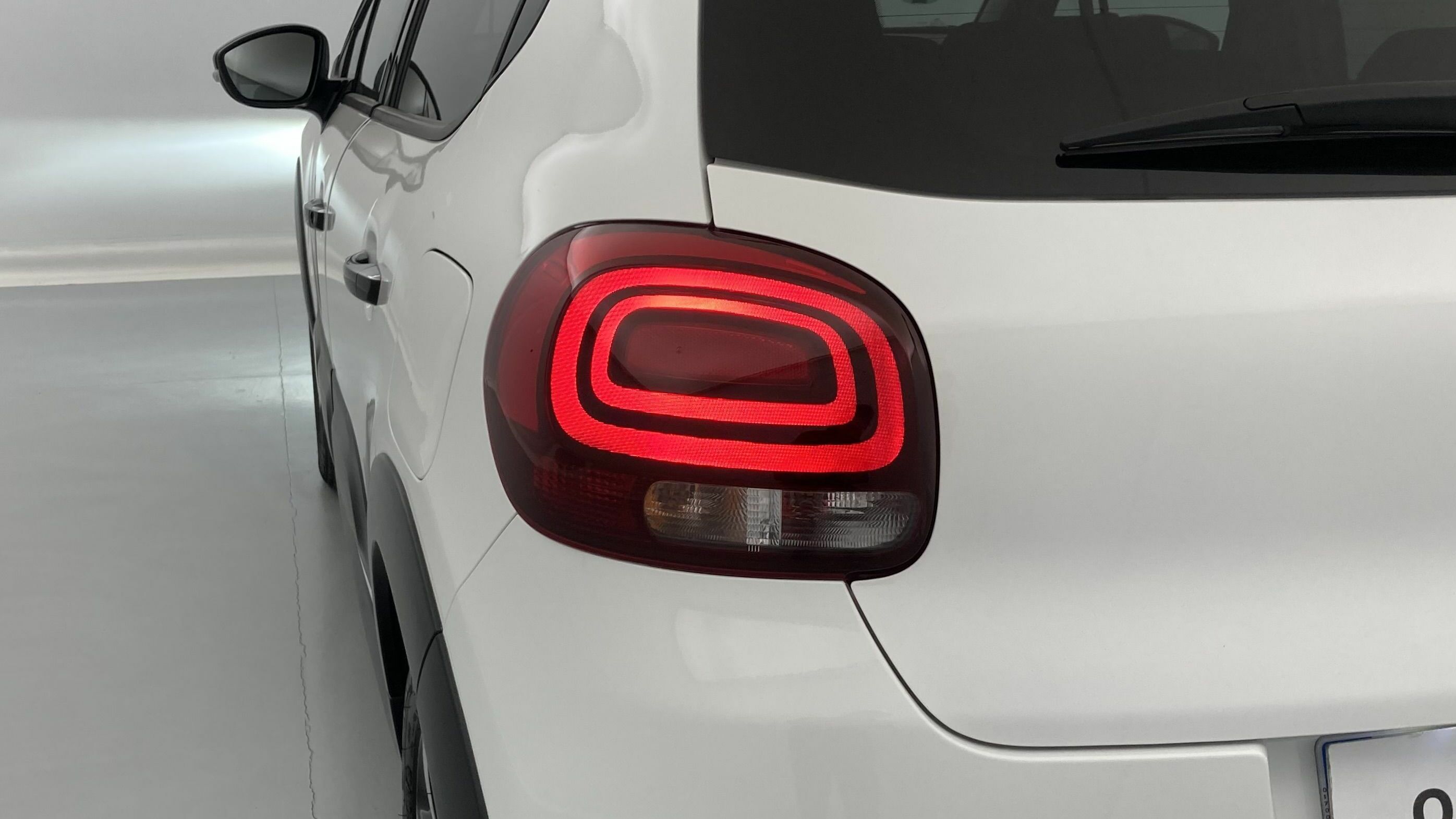 citroen c3 shine 1.2 PURETECH 110 EAT 2023 blanco banquise / negro 30