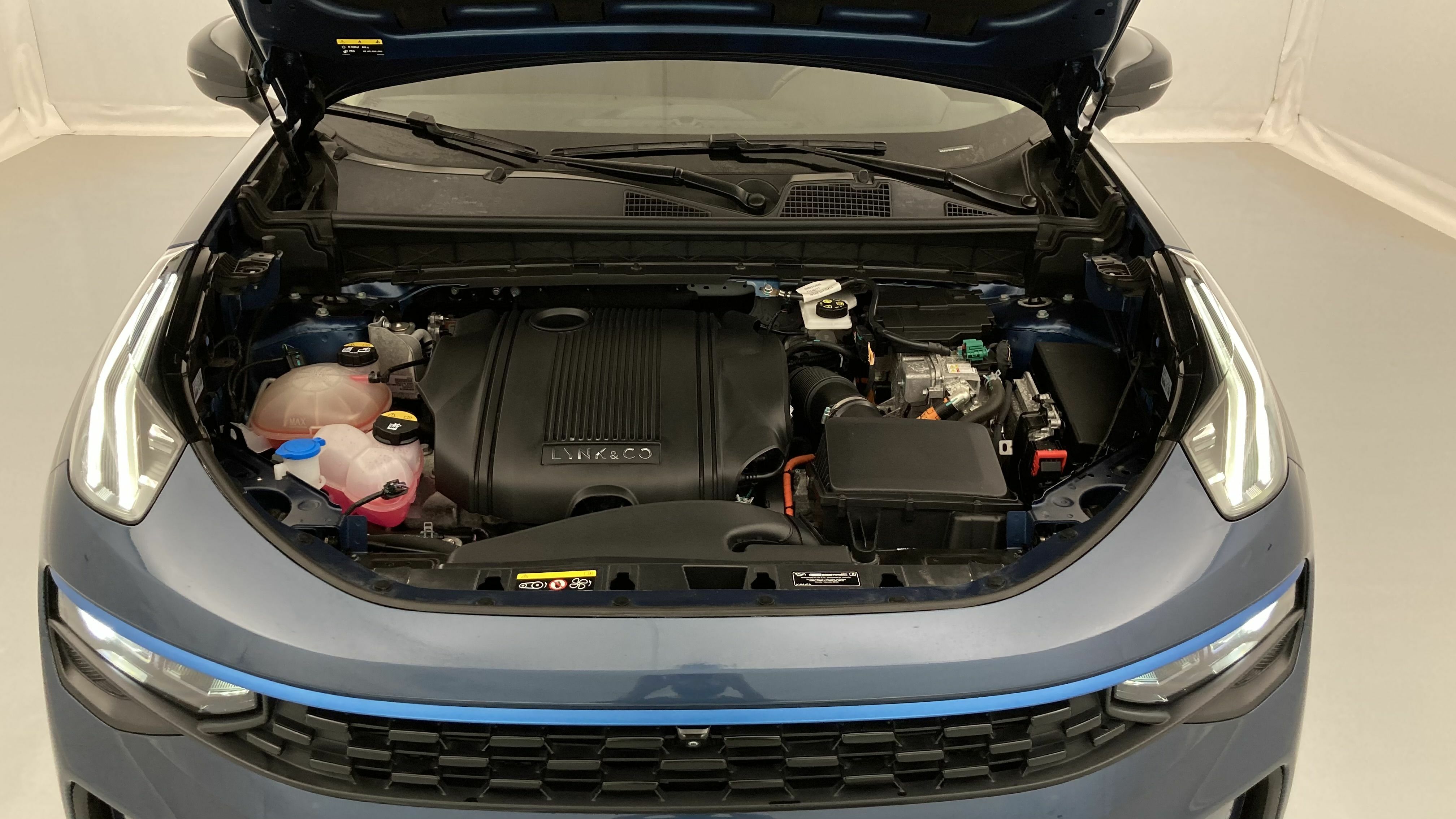lynk&co 1 nv 1.5 PHEV 261 2022 blue 25
