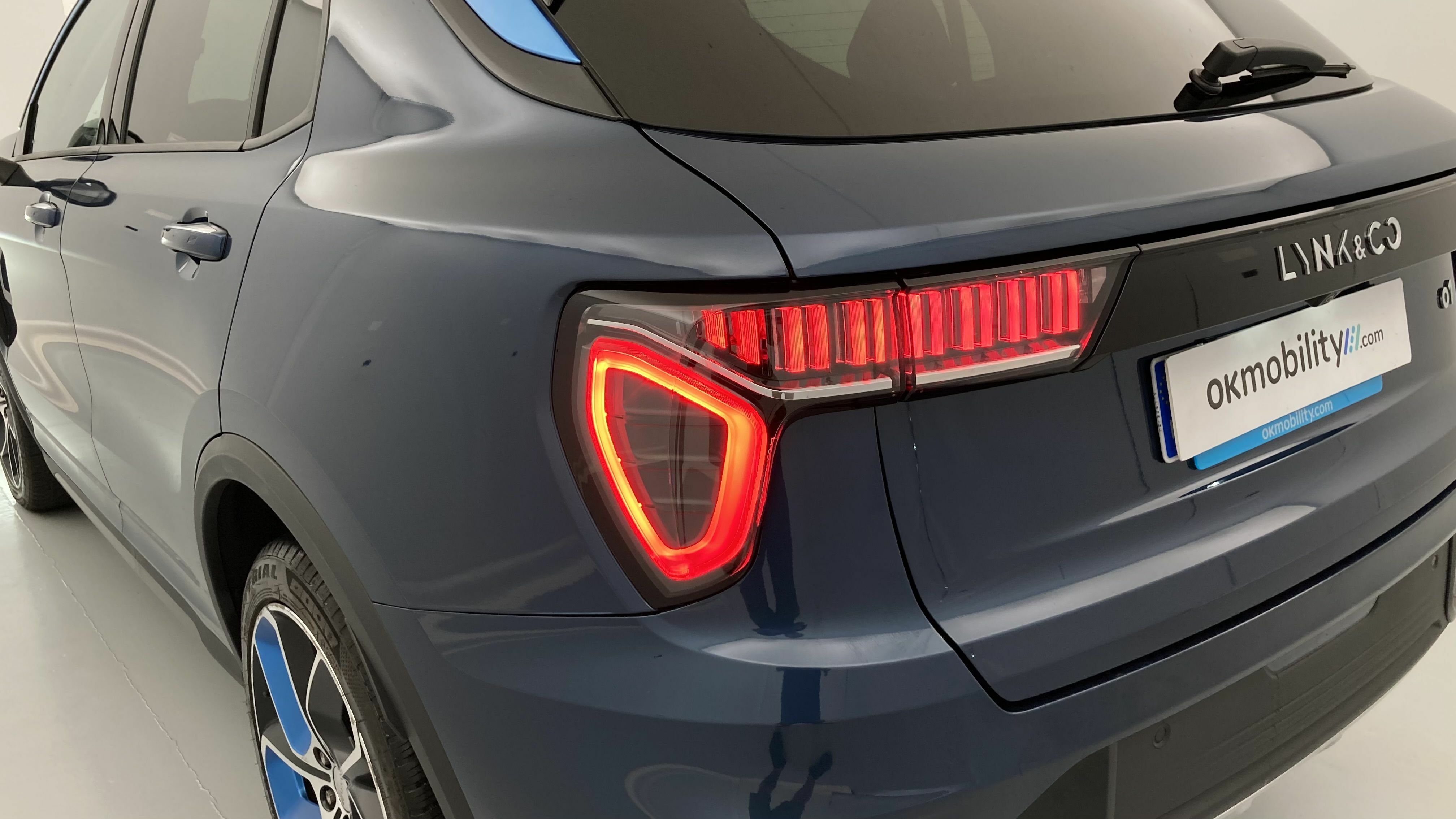 lynk&co 1 nv 1.5 PHEV 261 2022 blue 30