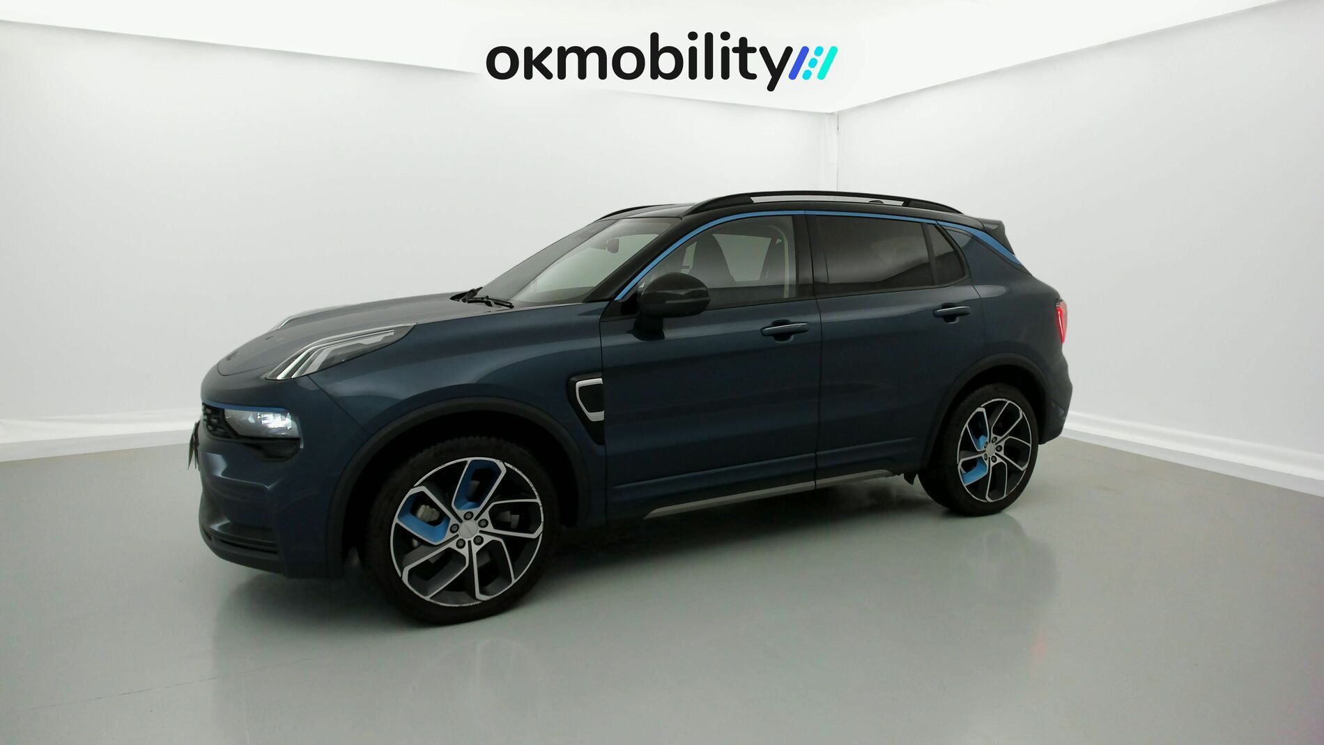 lynk&co 1 nv 1.5 PHEV 261 2022 blue 5