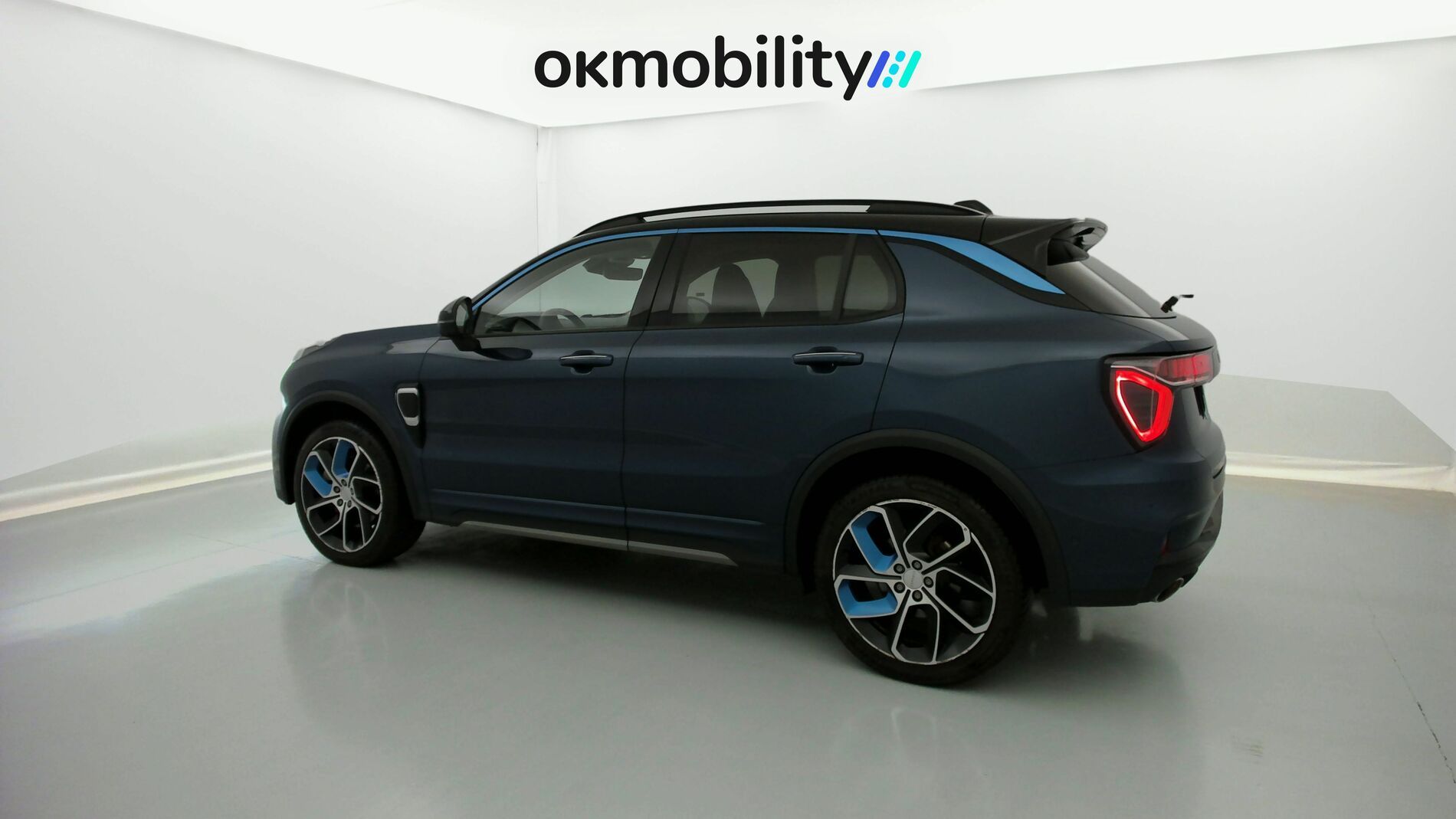 lynk&co 1 nv 1.5 PHEV 261 2022 blue 8